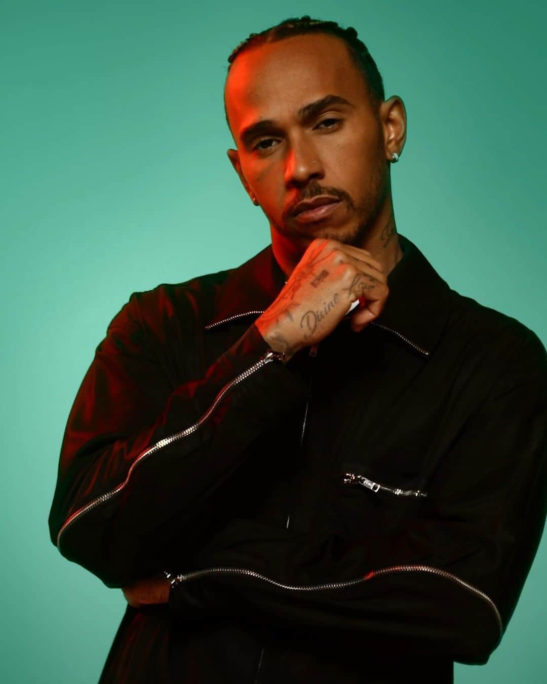 のインスタグラム：「ความหมายของคำว่า “Game changing” สำหรับ Lewis Hamilton แชมป์โลก 7 สมัย คืออะไร?  “ยึดมั่นในสิ่งที่คุณคิด ไม่ถอยกลับเมื่อต้องรับความกดดัน ไม่ยอมแพ้ ทะลุผ่านมันไปให้ได้ และไล่ล่าในสิ่งที่ดูเหมือนจะเป็นไปไม่ได้”  สำหรับ Mercedes-AMG เราไม่มองถึงสิ่งที่เป็นไปไม่ได้ แต่เราจะ Change the game  #ToBeAGamechanger #MercedesAMG #55YearsChangingTheGame #LewisHamilton」