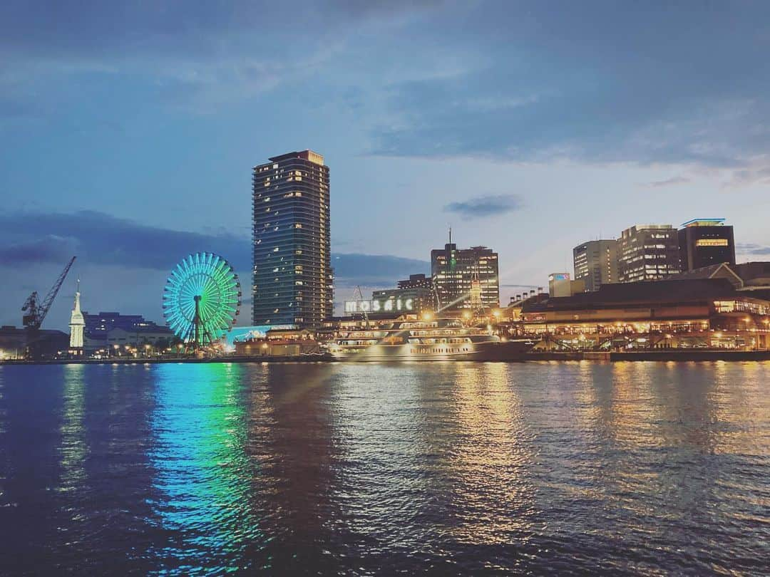 井上智晶さんのインスタグラム写真 - (井上智晶Instagram)「兵庫県出身ということで、山海漬のロケで 神戸に行ってきました！  なんで神戸なのかと 疑問が浮かびそうですが、 なんと山海漬が 神戸のテレビ局サンテレビさんで放送してもらってるんです。  という事で、今回の山海漬は神戸特集！  大学が神戸だったので、 通っていたんですが、 知らないところいっぱいでした。  BE KOBEは、デートスポットで、昼も夜も記念撮影する人でいっぱいでした。  それにしても神戸の夜景は、いつ見ても素敵です！  山海漬は9月3日放送です。 ぜひご覧下さい！  #山海漬 #岩手めんこいテレビ #神戸 #オシャレスポット #モザイク #神戸の夜景 #井上智晶 #アナウンサー」8月29日 11時23分 - tomoaki.mit.inoue