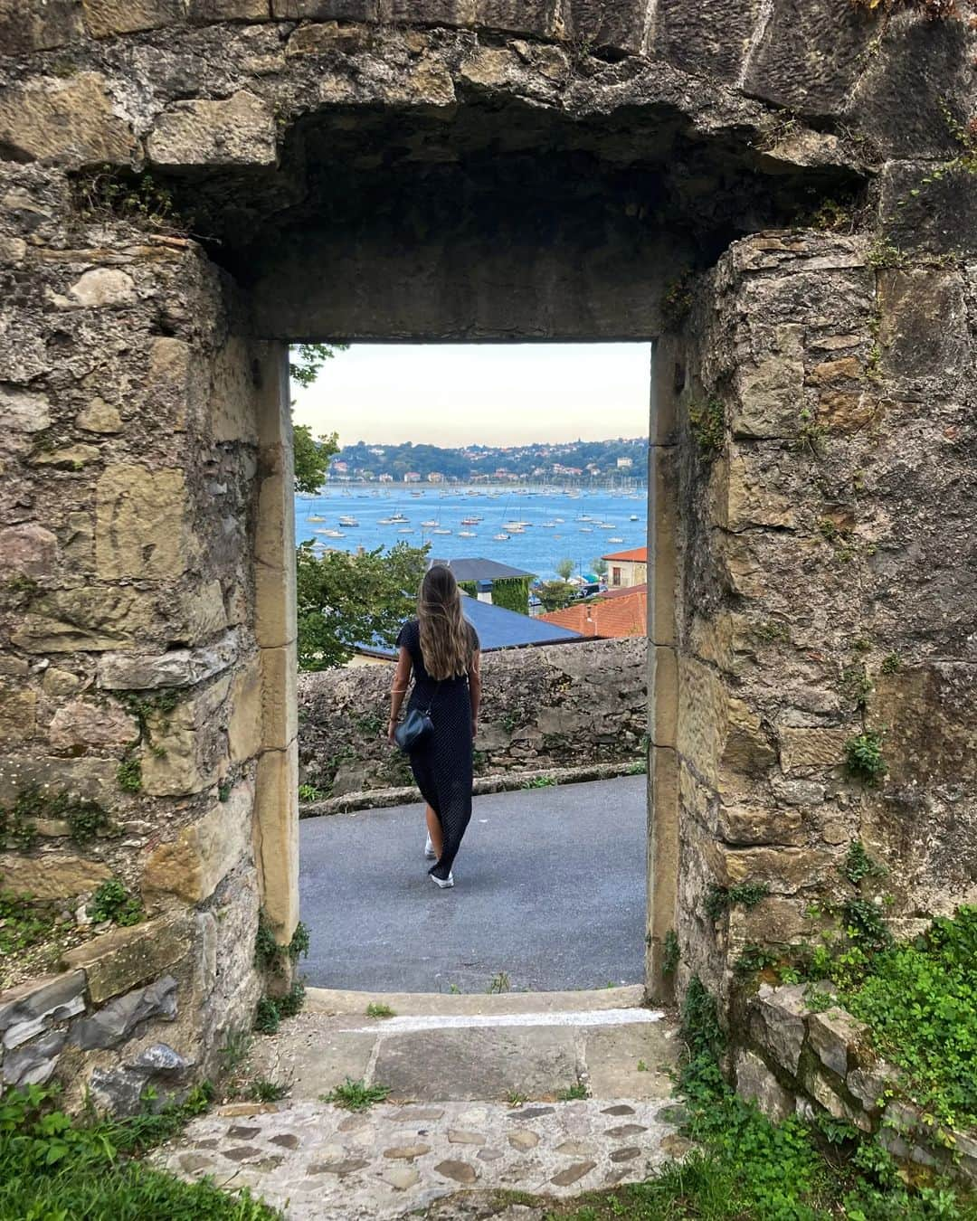 ソニア・ラフエンテさんのインスタグラム写真 - (ソニア・ラフエンテInstagram)「🖼💚 . . . #hondarribia #sansebastian #fuenterrabia #summer #2022」8月29日 3時25分 - sonia_lafuente