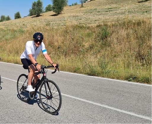 ノーマン・フォスターのインスタグラム：「Earlier this summer in Tuscany and Switzerland」