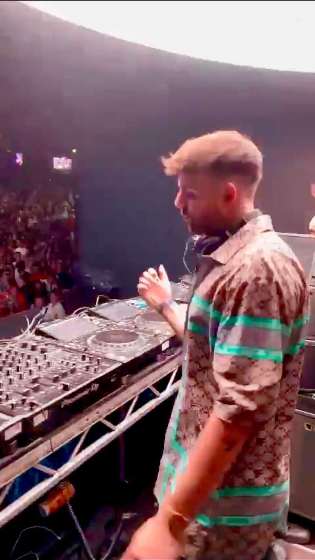 ジ・アストン・シャッフルのインスタグラム：「From my laptop to this in a couple of weeks 🤯🤯 @patricktopping #creamfields #festival #electronicmusic」