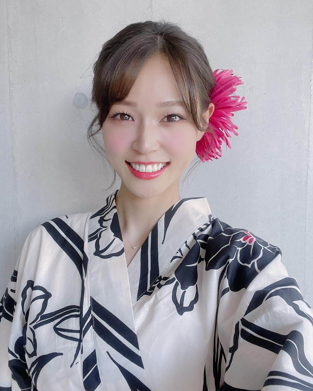 橘香恋のインスタグラム：「おはようございます🥰 ⁡ 前回の投稿に イイネとコメントありがとうございます💗 ⁡ ⁡今週も一緒に頑張りましょう✊🏻✨ ⁡ ⁡あぁ…今週で夏が終わってしまう…😭 ⁡ ⁡ ⁡ ⁡ ⁡ ⁡ #橘香恋 #浴衣 #浴衣ヘア #yukata」