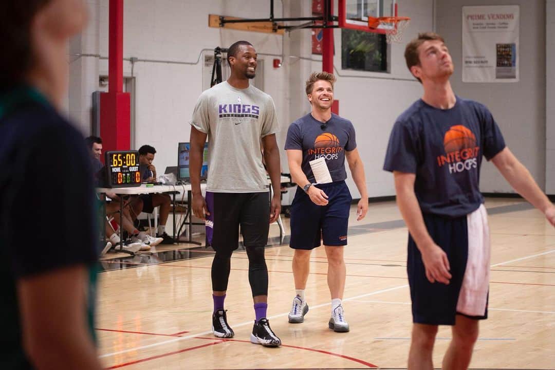 ハリソン・バーンズのインスタグラム：「Appreciate the @integrity_hoops staff for the work this summer!! #Kaizen」