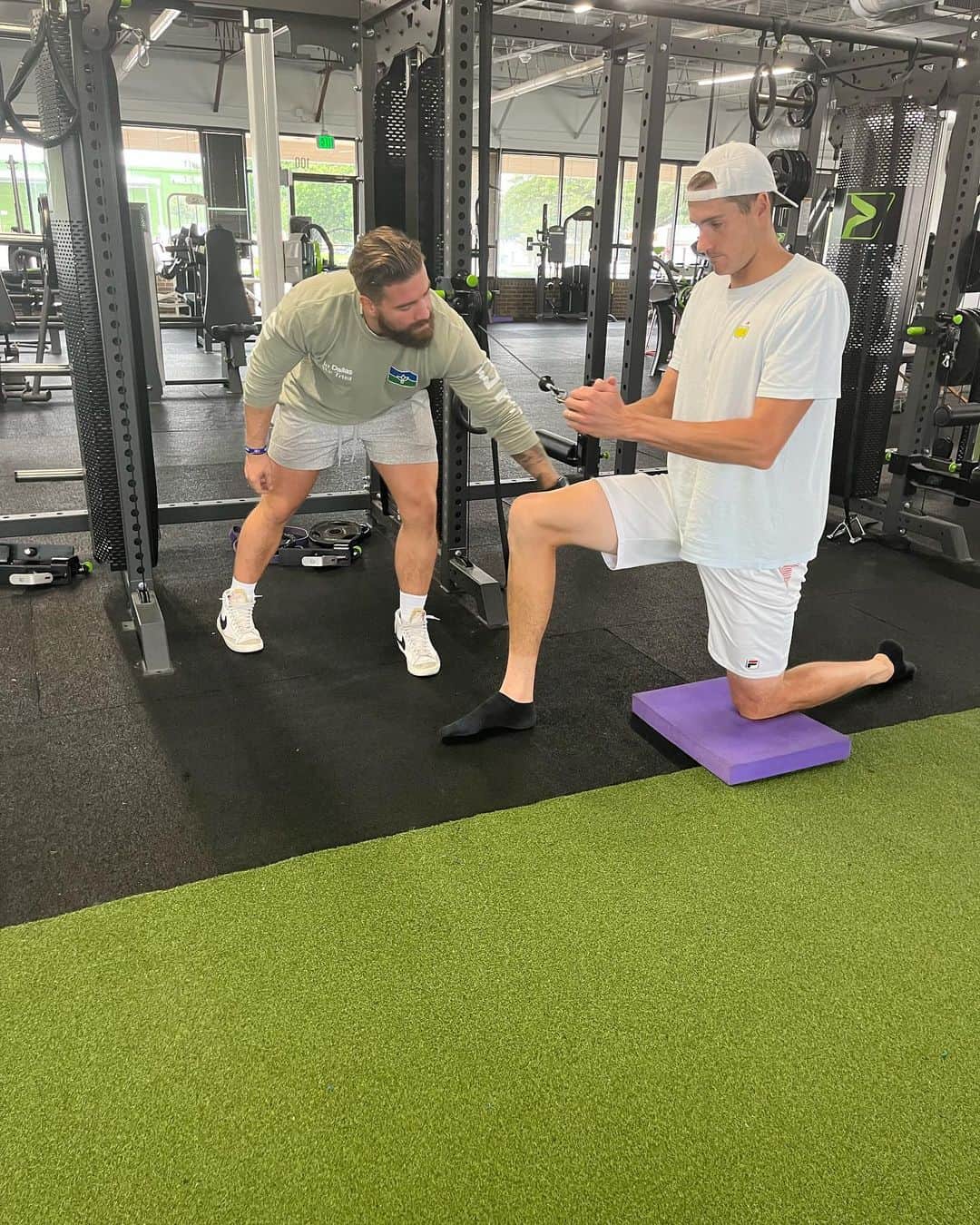 ジョン・イスナーのインスタグラム：「One thing I’m most proud of in my career is my longevity. At 37, it’s no small feat to be my size and still be competitive with all these great players. A lot of credit goes to my team, and the help I get taking care of myself. We clock many hours in the training room, gym, hotel room, and other places strengthening and repairing my body. That’s how I play my best tennis.   @bo.alexander has been with me 5 years now. He trains me while I’m home between tournaments and on the tour. Check out one of my matches @usopen next week; he’ll be the hulking figure sitting with the rest of my team!   If you’re in the process of deciding who you want to help maximize your team or company, @ZipRecruiter helps you find the people YOU need to make your business successful. Try it for free at ZipRecruiter.com/JohnIsner  #ZipRecruiterPartner #ZipRecruiterUnsungHeroes」