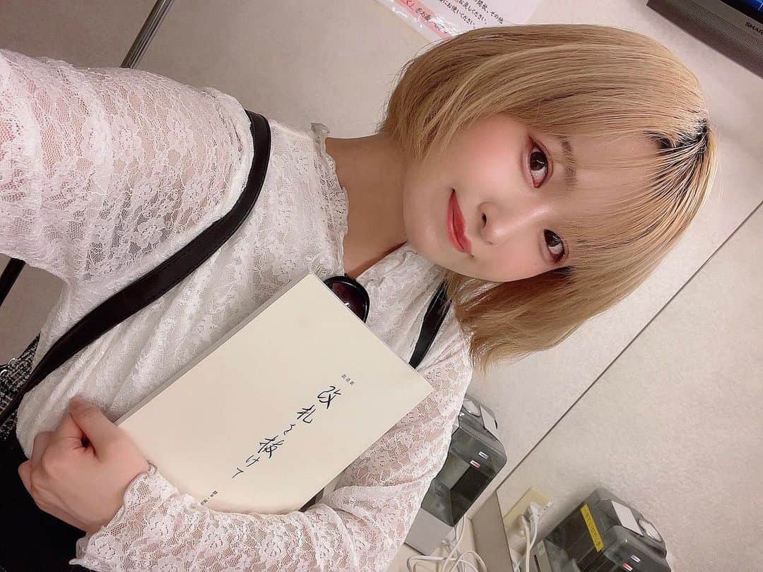 紫帆さんのインスタグラム写真 - (紫帆Instagram)「朗読劇『改札を抜けて』 無事に千秋楽を終えることができました  初めての朗読劇で不安も多くありましたが 最後までお届けすることが出来て 萩原京子を演じることができて とてもとても幸せでした🌸 劇場まで足を運んで下さった皆さま ありがとうございました😊   明日からも自分らしく生きていきます  ・ ・ ・ ・ ・ ・ ・ ・ ・ ・ ・ #cosplay #cosplaygirl #cosplayphoto #cosplayer #cosplayphotography #コスプレ #コスプレイヤー #コスプレ女子#コスプレ撮影 #コスプレイヤー自画撮り部  #角色扮演 #角色扮演者 #selfie #自撮り #cosplayselfie #model #グラビア自撮り部 #水着 #モデル #グラビア #ゲーマー女子 #ゲーマー #gamer #game #gamergirl #valorant #金髪ショート #金髪 #ボブ #ショート」8月29日 8時18分 - shiho97_official