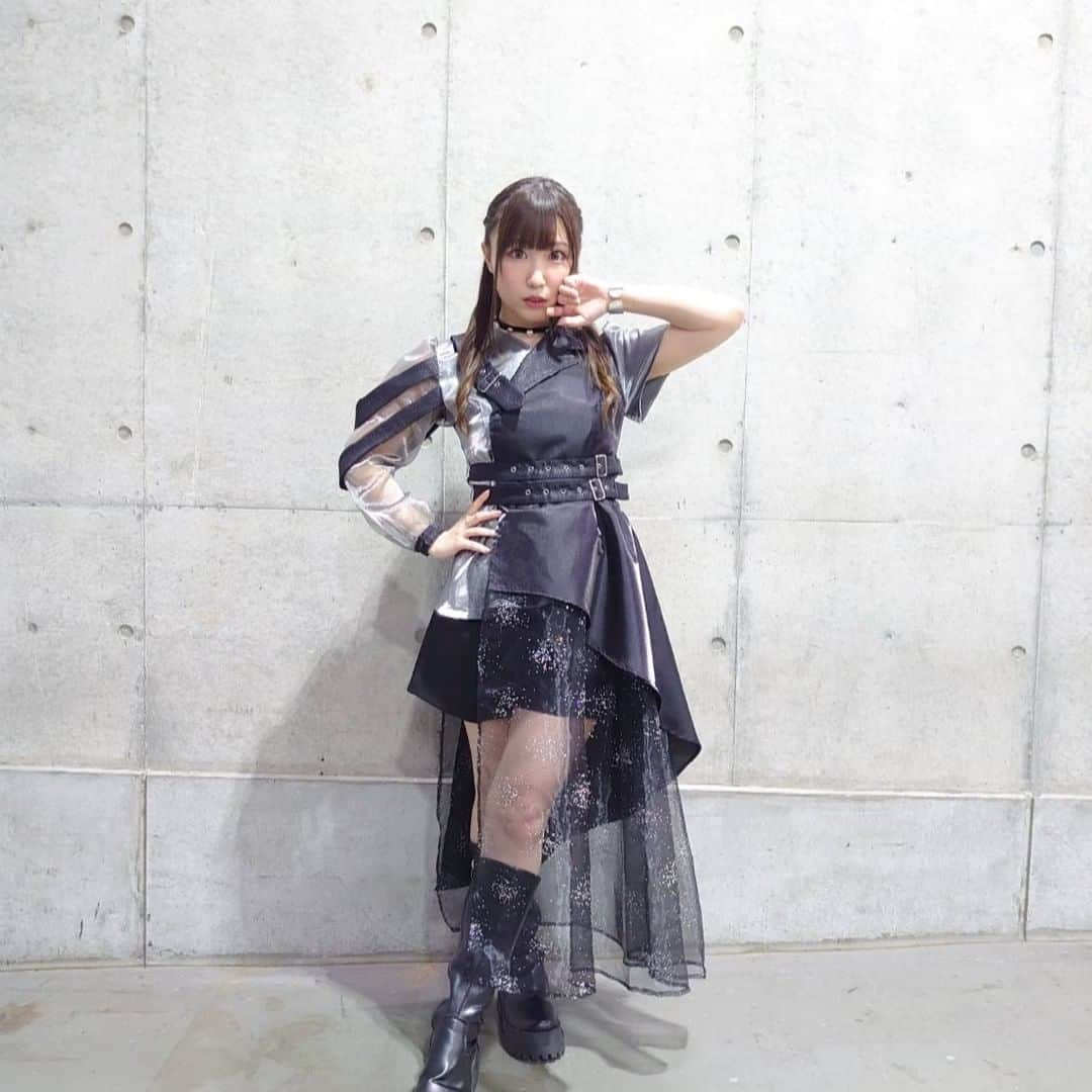 鈴木愛奈さんのインスタグラム写真 - (鈴木愛奈Instagram)「【Animelo Summer Live 2022 -Sparkle-】DAY3に鈴木愛奈が出演しました🎉皆様ありがとうございました！  オープニングコラボでi☆RisさんとNyai☆Risとして「太陽曰く燃えよカオス」  ソロで「Reverse-Rebirth」、「Endless Pain」の2曲  halcaさんと「あれこれドラスティック」  i☆Risさんとのオープニングコラボのみならず昨年に引き続きhalcaさんとコラボさせていただきました🥰  そして衣装も2パターンでした👏  Nyai☆Ris：白い衣装 halcaさんコラボ&ソロ：黒い衣装  次は9月開催のANISAMA SYMPHONIC NIGHT 2022です！  日程：9月17日（土）18日（日） 会場：ロームシアター京都メインホール ※鈴木愛奈は18日（日）出演です。  ✅詳細はこちら https://anisama-symphonic.com　  #anisama #アニサマ2022 #i_Ris #halca #鈴木愛奈」8月29日 12時23分 - ainasuzuki_info