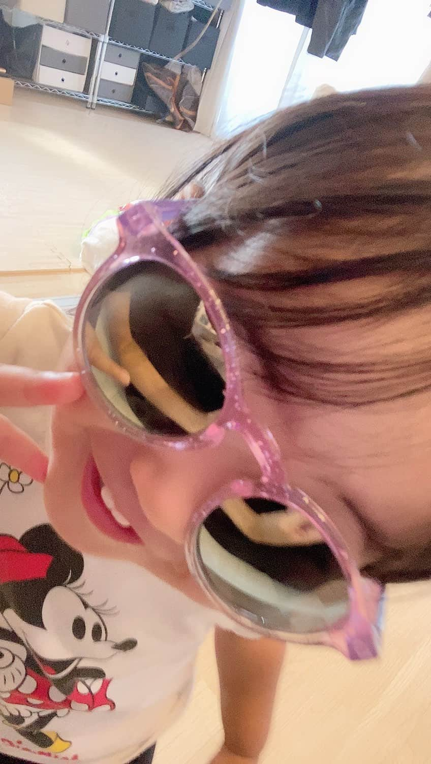 安井レイのインスタグラム：「2022.08.29❤️姫2歳っ🎂 天真爛漫でみんなに愛される姫。 ほんとに私の子？って言われるくらい ユーモアたっぷりで甘え上手な子。  ほんとにいつも癒されてます☺️  産まれてきてくれてありがとう。 ママの天使ちゃん👼💕」