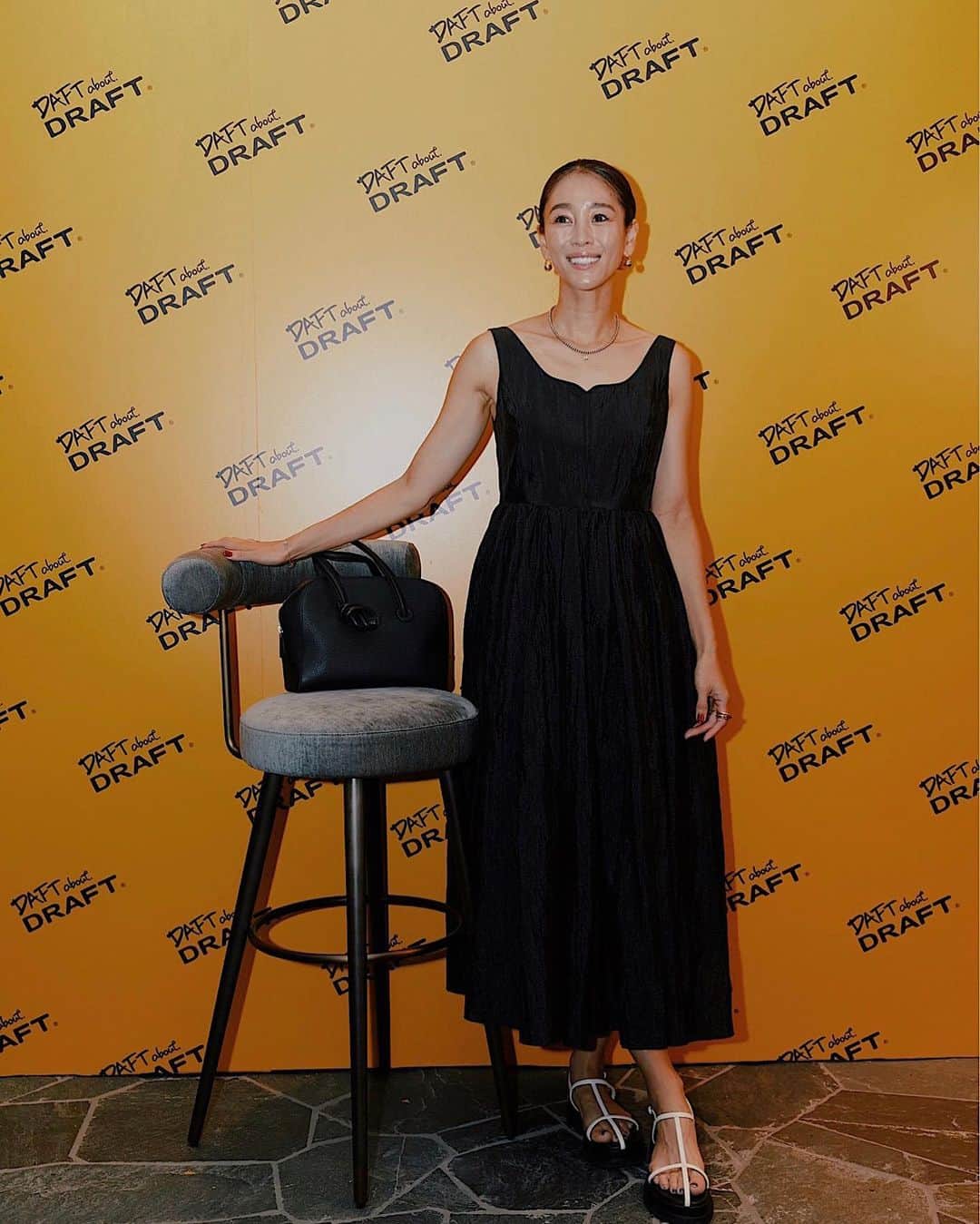 大桑マイミのインスタグラム：「インテリアブランド「DAFT about DRAFT」東京フラッグシップストアが表参道にオープンしました。 先日、レセプションパーティへ行ってきました。旅行にでもきたようなワクワク感。😌素敵すぎる会場内(店内)によいました😘 プロダクトやライティング、植物、アート、空間全てがスペシャル。 素晴らしい時間でした。 ＃DAFTaboutDRAFT」
