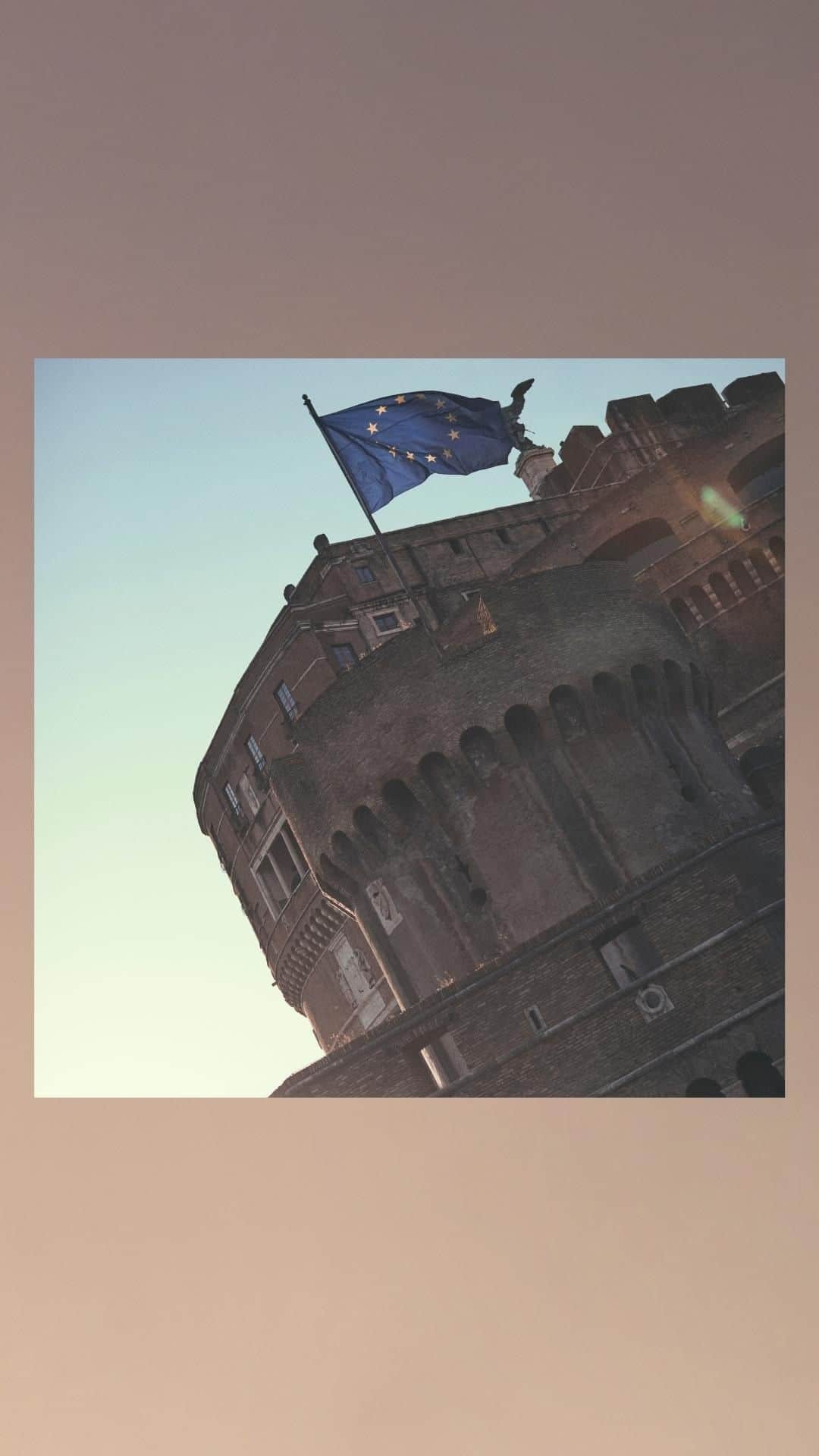 パルジレリのインスタグラム：「Marking the passage of time that unravels a story of everyday life that begins in Castel Sant’Angelo, the Pal Zileri Fall Winter collection is dynamic and versatile for all your style moments.  Discover the FW22 Collection on palzileri.com  #PalZileri #PalZileriFW22 #EffortlessAttitude」