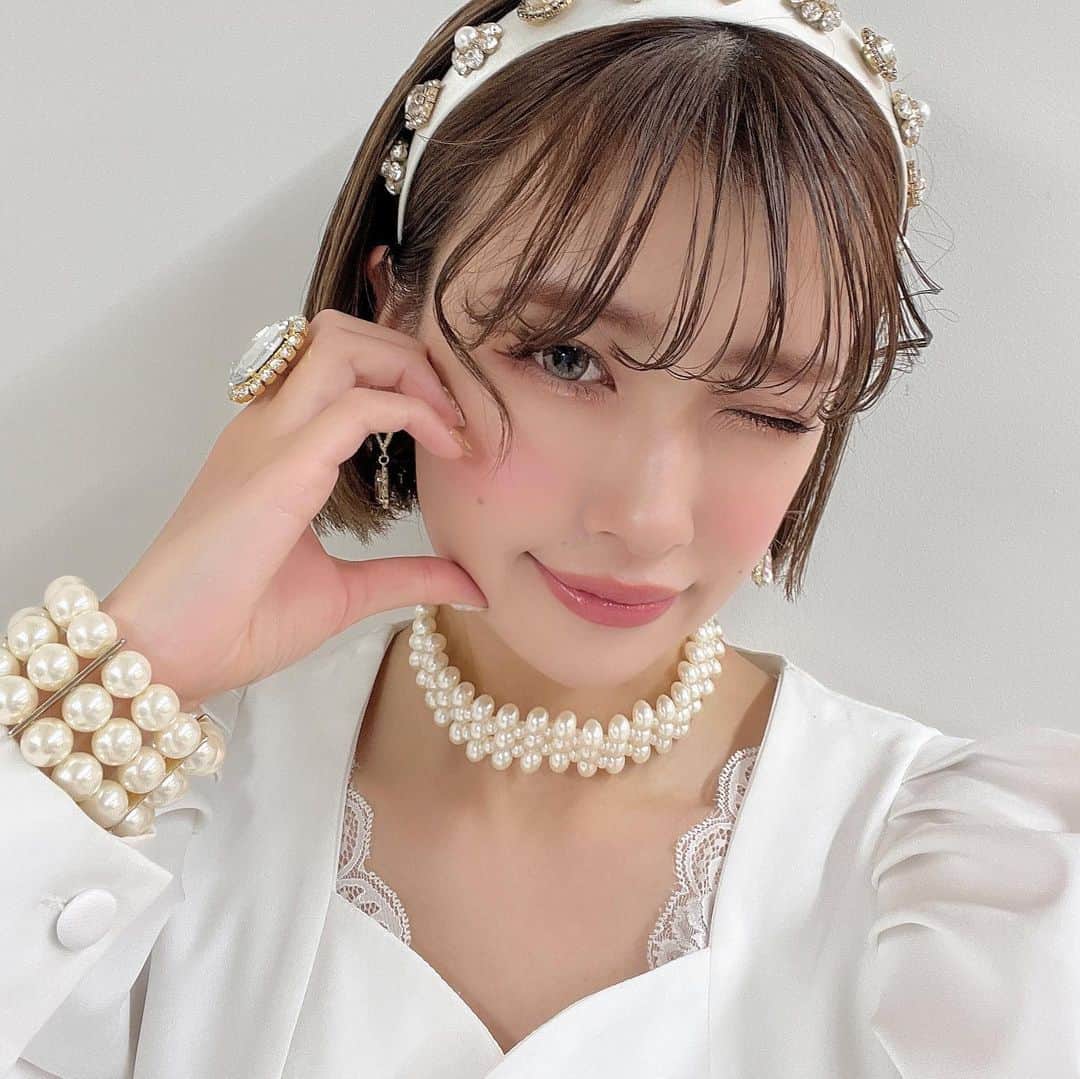 夏焼雅のインスタグラム：「🫧𝑀𝑆𝑀𝑊🫧  改めて… 昨日の札幌公演に来てくれた皆さん ありがとうございました✨✨✨ お誕生日を迎えて最初のMSMW 昨日も沢山の方にお祝いして頂けてとても嬉しかったです💐  札幌公演ならではのセトリでお届けしましたが、 来てくれた皆さん楽しんで頂けたかな？？☺️💕 初めて披露する楽曲が今回もたっぷりだったので楽屋に帰っては歌詞カードを確認するみたいな感じで🤭💦笑 なんだかバタバタしてましたがすごく楽しい公演になりました✨  ゲストにはMSMW初参加の小関舞ちゃん♡ @mai_ozeki.official  そしてシークレットゲストには 佐藤優樹ちゃんが登場してくれました♡ 2人もMlineメンバーに仲間入りしたので これから出演回数も少しずつ増えてくると思いますよ〜💜 どんどん仲間が増えててすごく嬉し〜✨✨✨ 引き続きライブも続きそうなので みんなで盛り上げていければと思っていますので みなさん応援よろしくお願いします🤍  #MSMW #live  #札幌 #北海道 #sapporo」