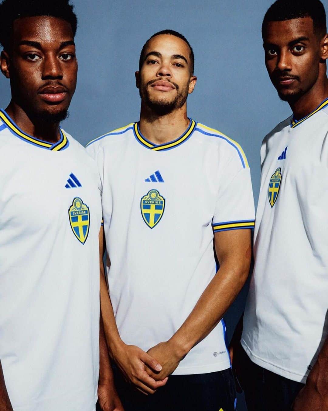 ロビン・クアイソンのインスタグラム：「Proud and blessed to represent Sweden in the new home and away jersey. 🇸🇪🇸🇪🇸🇪 #rnhram #164」