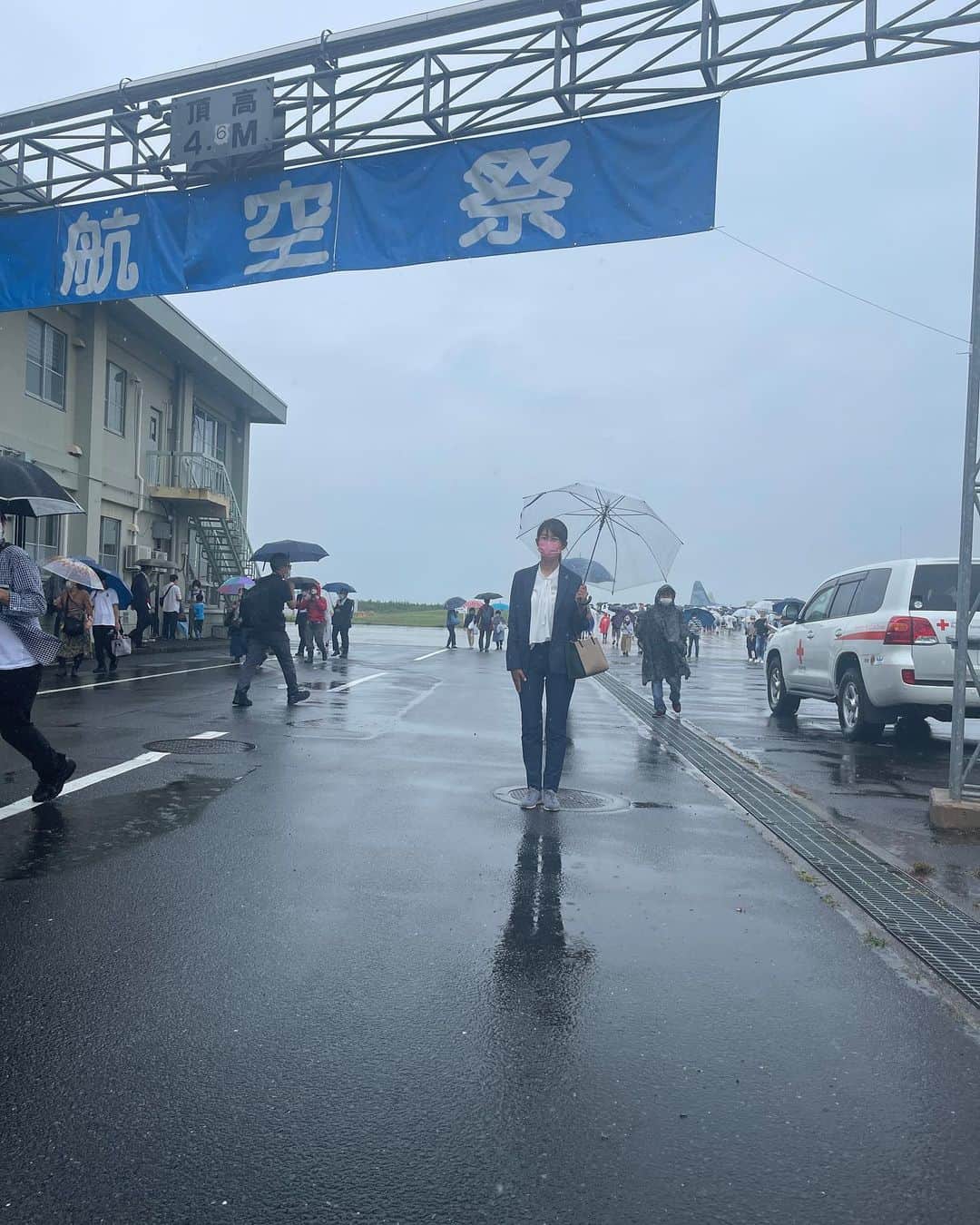 森下千里さんのインスタグラム写真 - (森下千里Instagram)「3年ぶりの　#航空祭　 午前はあいにくの雨でしたが、 午後は天気に☀️  みんなの願いが叶った！！  #松島基地　の中に入るのは2度目でしたが、 滅多に入れない、崇高な空気に包まれ、 とても誇らしい気持ちになりました。  #ブルーインパルス　の展示飛行や 救難展示、ブルーインパルスJr.の走行展示など、 内容盛りだくさん。 活動への理解が深まりました。  自衛隊の皆さん、 いつもありがとうございます。」8月29日 18時50分 - morishitachii