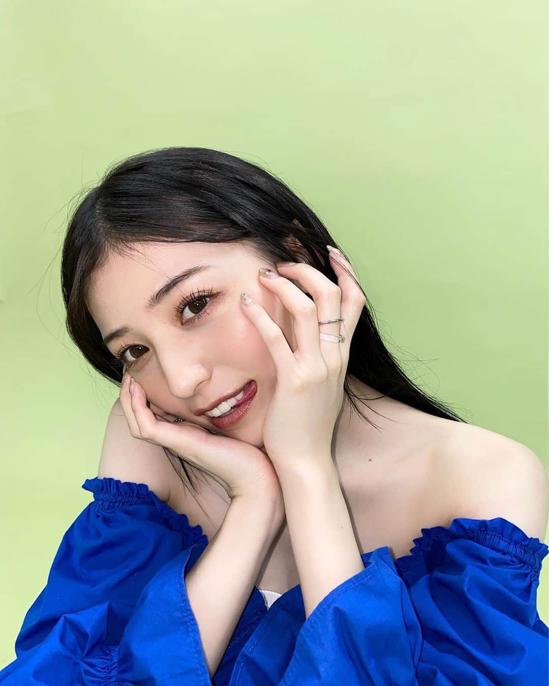吉井美優のインスタグラム：「. ネットサイン会有難う御座いました ニジマスカラー 💠🔵」