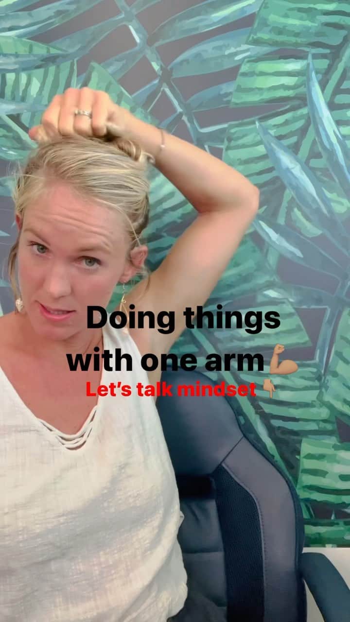 のインスタグラム：「Changing your mindset is free. Doesn’t mean it’s an easy or fast fix. It’s up to you to be honest with yourself and start working on it.  It’s wild to me that some people still think surfing with one arm is not possible. I am a living example and there are soooo many other amazing adaptive athletes and people out there doing incredible things that people perceive as impossible.  What is it about some who are willing to adapt and make the most of what they’ve got?  MINDSET. It may take time to switch it up and we may have to be forever workin at it. But I promise you, that you won’t regret continually flipping your mind to be more grateful, more optimistic, more of what and how can can I do this life to the best of my abilities… More of - I don’t need easy I just need possible. 🧠✨💪🏽 Hope this pushes you today and onward to adapt in your life. YOU CAN.   Comment what’s helped you to have a healthier mindset?! 👇🏽 let’s spread the ❤️」