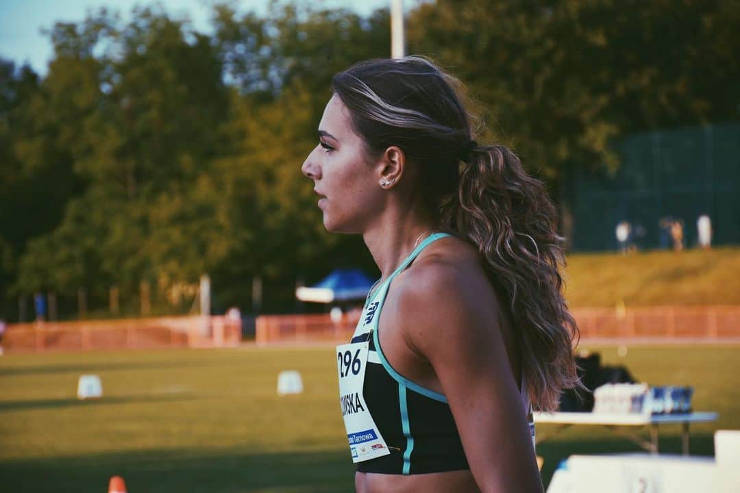 Karolina ŁOZOWSKAのインスタグラム：「The end 🫡 #newbalance #nb #400 #polishathlete #girl #runner  Fot. @lazy_pear」