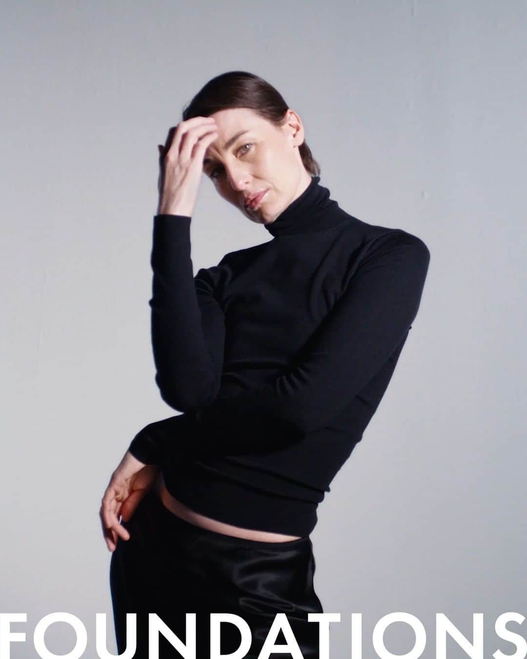 ジョゼフのインスタグラム：「Transitional staples in silk and cashmere.    #JOSEPHFoundations #JOSEPHfashion」
