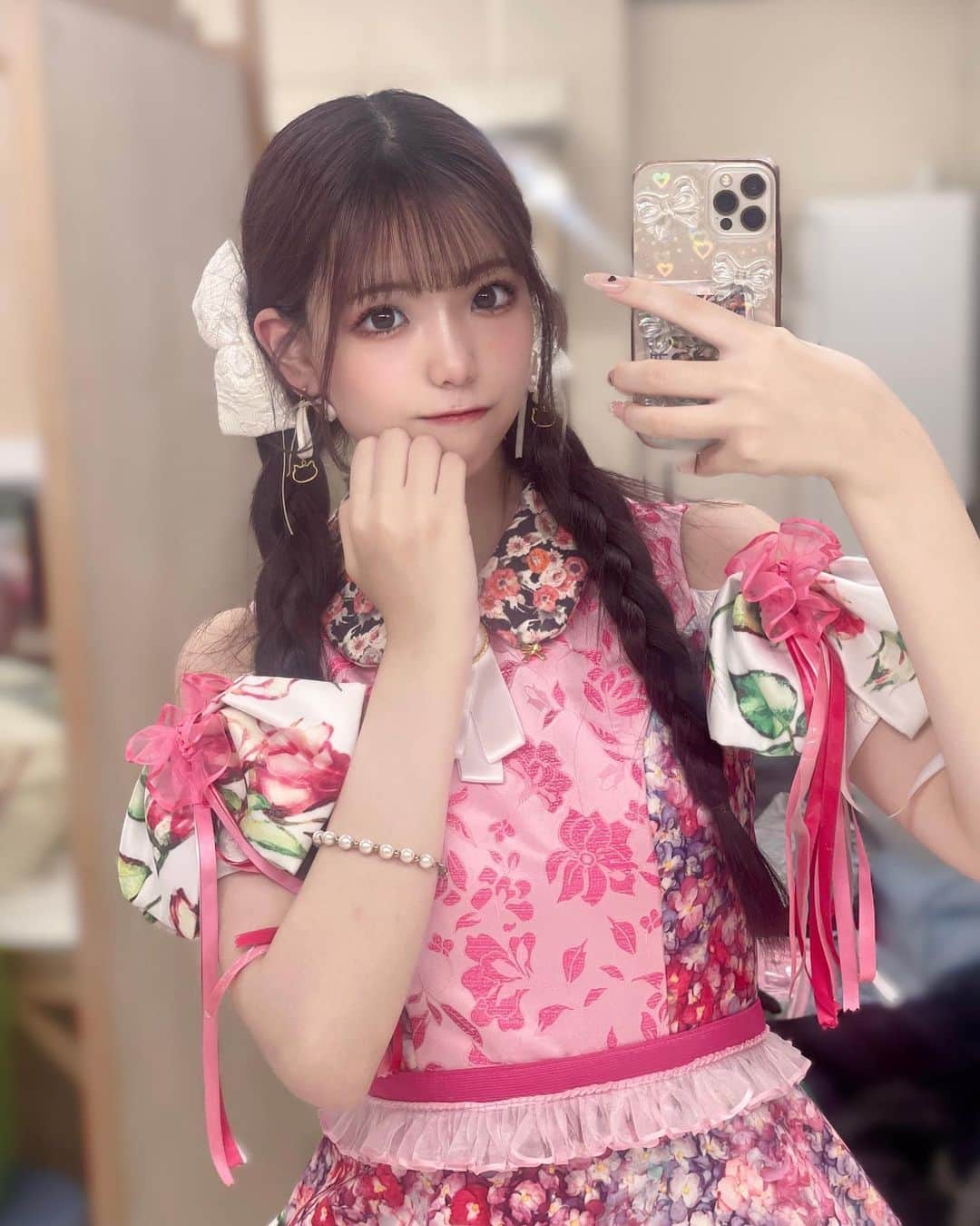 のインスタグラム：「⁡ ⁡ ⁡ ⁡ 本日は有楽町オルタナティブシアターでのライブありがとうございました〜🐈🎀  ⁡ 久しぶりの三つ編みでした॰˳ཻ̊♡ ⁡ そして配信❕初日から1位うれしい〜😭🫶🏻ありがとうございました₍ᐡˊo̴̶̷̤  ̫ o̴̶̷̤ˋᐡ₎ ⁡ ⁡ ⁡  #miao#いいね返し#f4f#followme#03  #Japan#自撮り#JK#インスタ#Instagram#アイドル#アイドル衣装#ライブ#対バン#三つ編み#おさげ#イベント#フェス#ライブ#アイドル衣装」