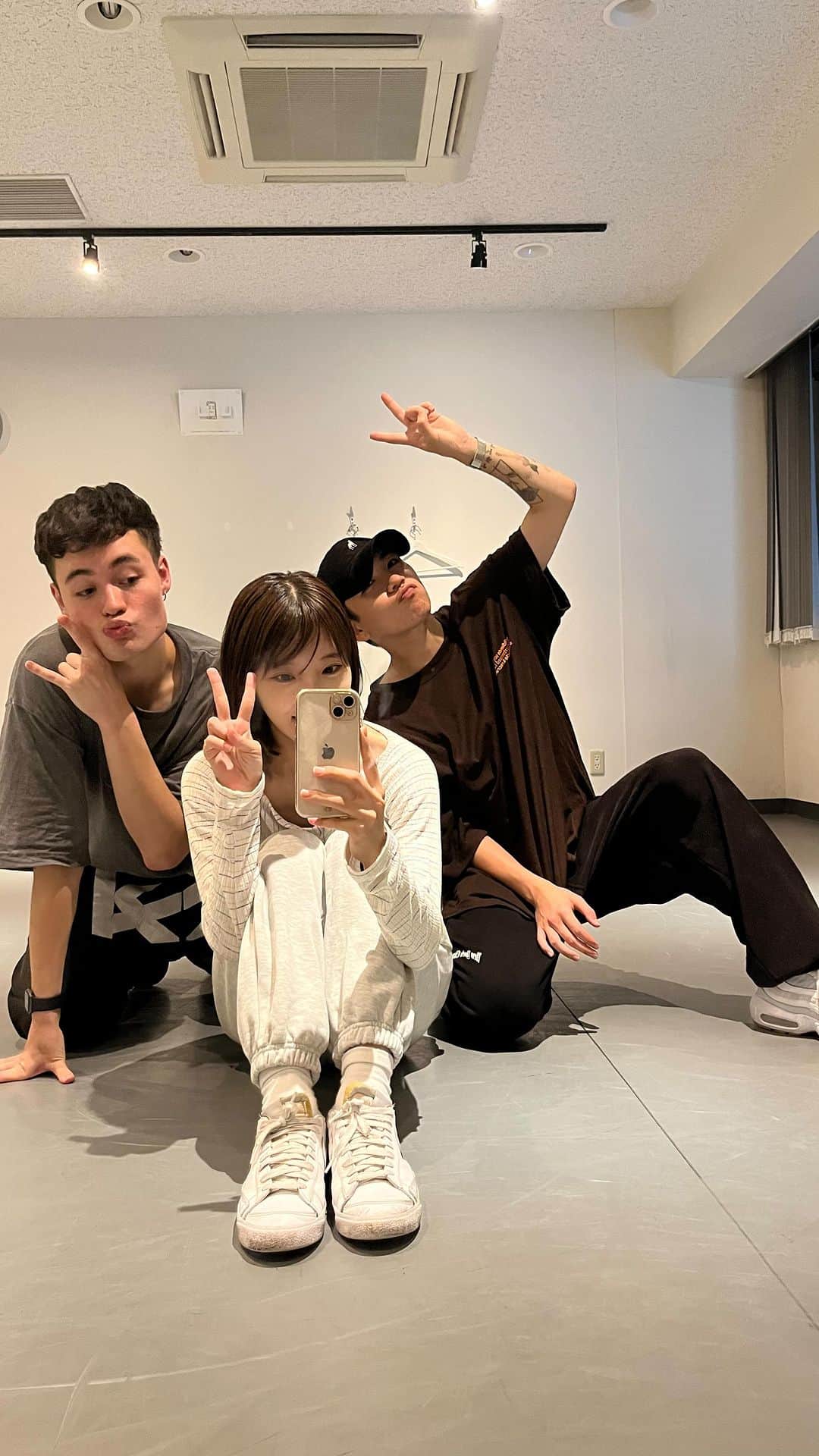 飯島望未のインスタグラム：「よりと君が私をイメージして振り付けしてくれた😭✨ 嬉しすぎる、、 でも2人が凄すぎて一緒に踊るの烏滸がましいけど 楽しすぎた！ よりと君 こう君 ありがとーーーっ😭💗💗💗  @yorito.dance @kitahara_kou」