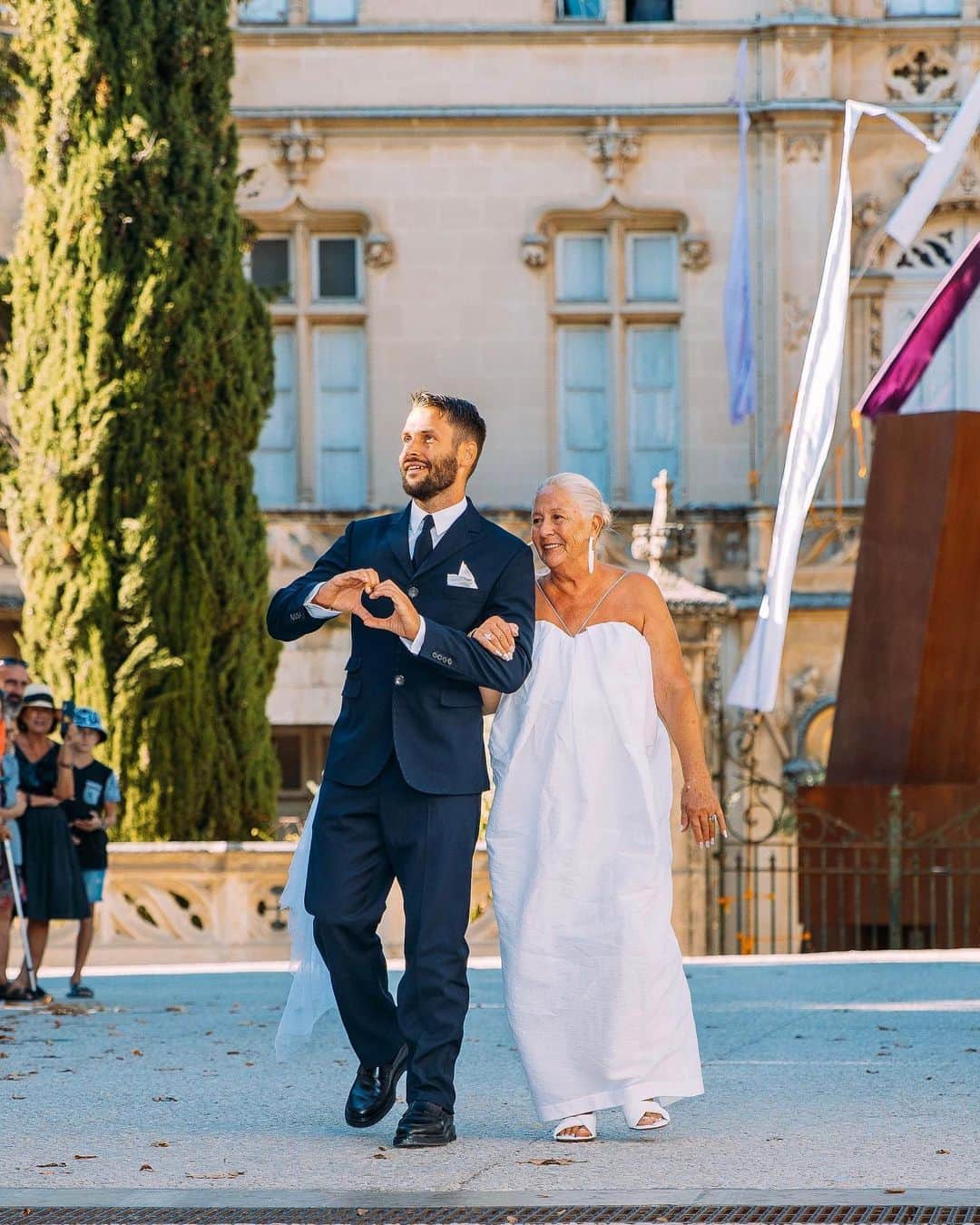 STYLE DU MONDEのインスタグラム：「Félicitations @Jacquemus et @MaestriMarco ! ✨🫶🏻✨ Photographed for @voguefrance and global @voguemagazine. Thank you @eugenietrochu @elizabeth__yo @heloisesalessy @hugocmpn @landon__phillips @sammysuss 🤍 #jacquemus #wedding #dualipa #damso」