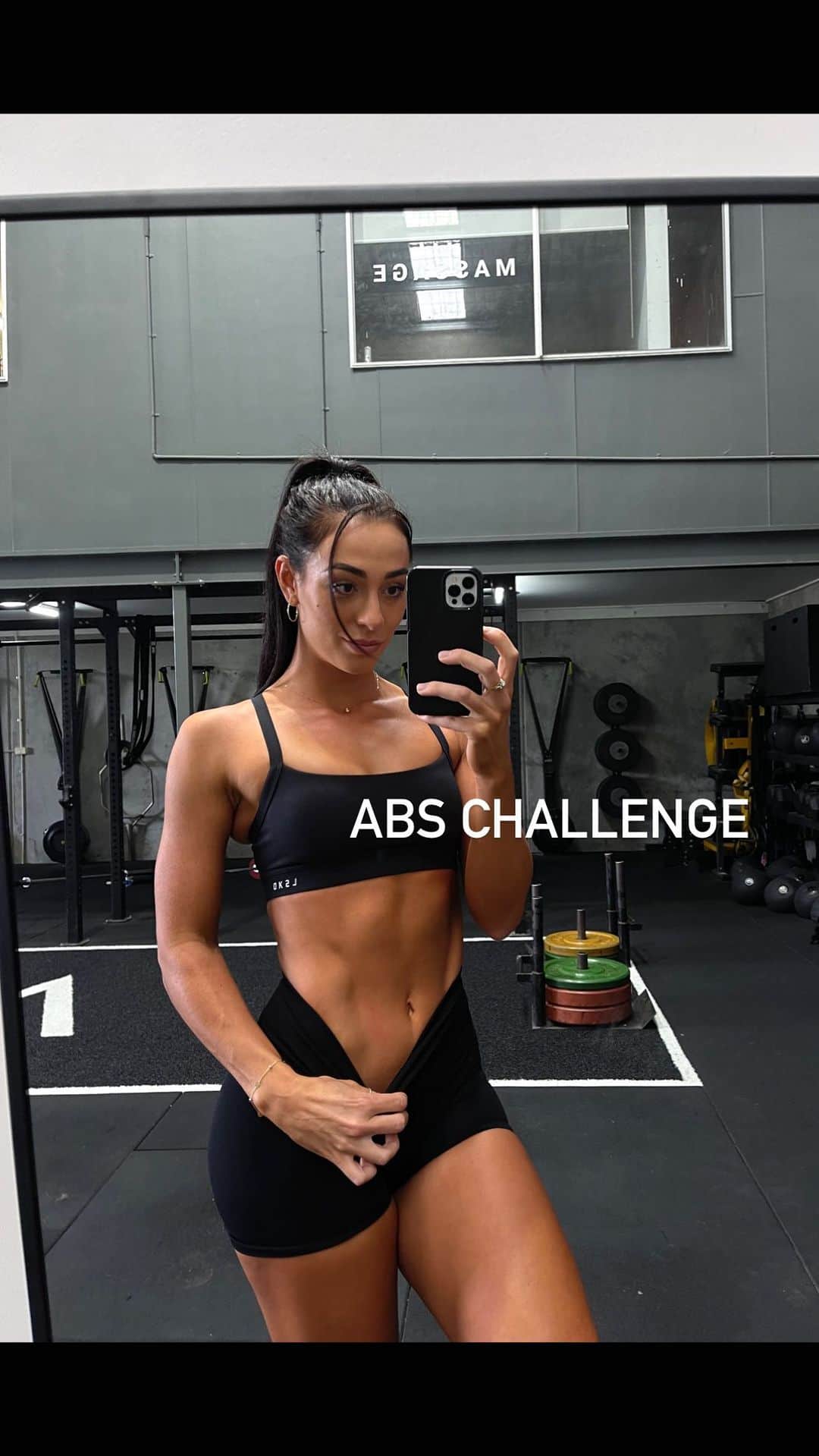 Danielle Robertsonのインスタグラム：「AB CHALLENGE!   Have you joined our 3 week ab challenge?! If you’re looking for quick and effective ab workouts, this challenge is for you 🔥  Our Ab Challenge is available in the @wrkoutwithdb app and for only $9.95 AUD you receive 14 different Ab workouts which can be completed on their own or if you’re already a member, you can add these circuits to your program as a finisher!  Click the link in my bio or head to dannibelle.com to sign up and receive instant access to your workouts!   Give this circuit a try!   WORKOUT   3 SETS   30 sec work: 15 sec rest   - Scissor Kicks - Mountain Climbers - V-Sits - Cross Body Ankle Taps  - Bicycles   60 - 90 sec rest between sets」