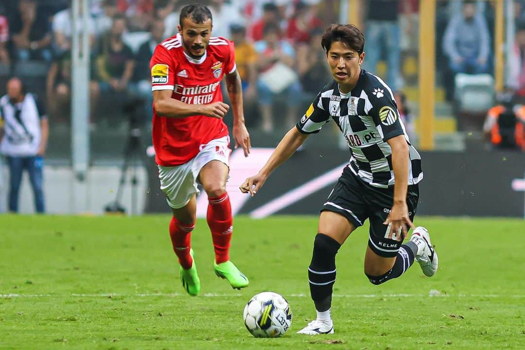 渡井理己のインスタグラム：「I’m very happy to play at this stadium.  I’ll continue to work hard for the team and for Boavista. Keep going💪  #boavistafc  #mizunofootball」