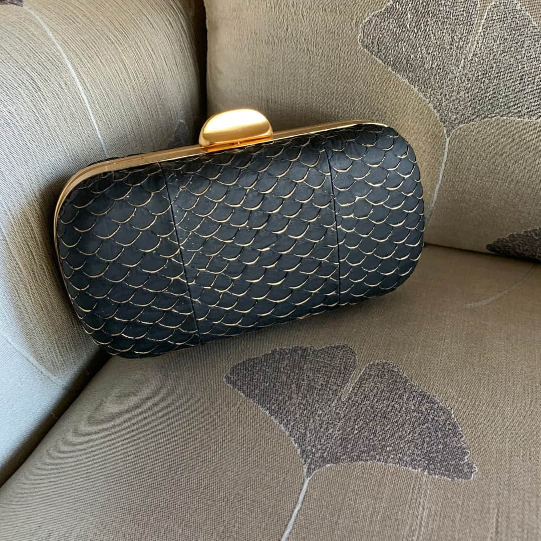 インガクリストファーのインスタグラム：「The stunning and timeless Natasha #minaudiere made of Black tilapia leather with hints of gold. ​​​​​​​​ ​​​​​​​​ #simplychic #wearitloveit #clutchobsession #blackclutch #phonefriendlyclutch #partyready #timelesschic」