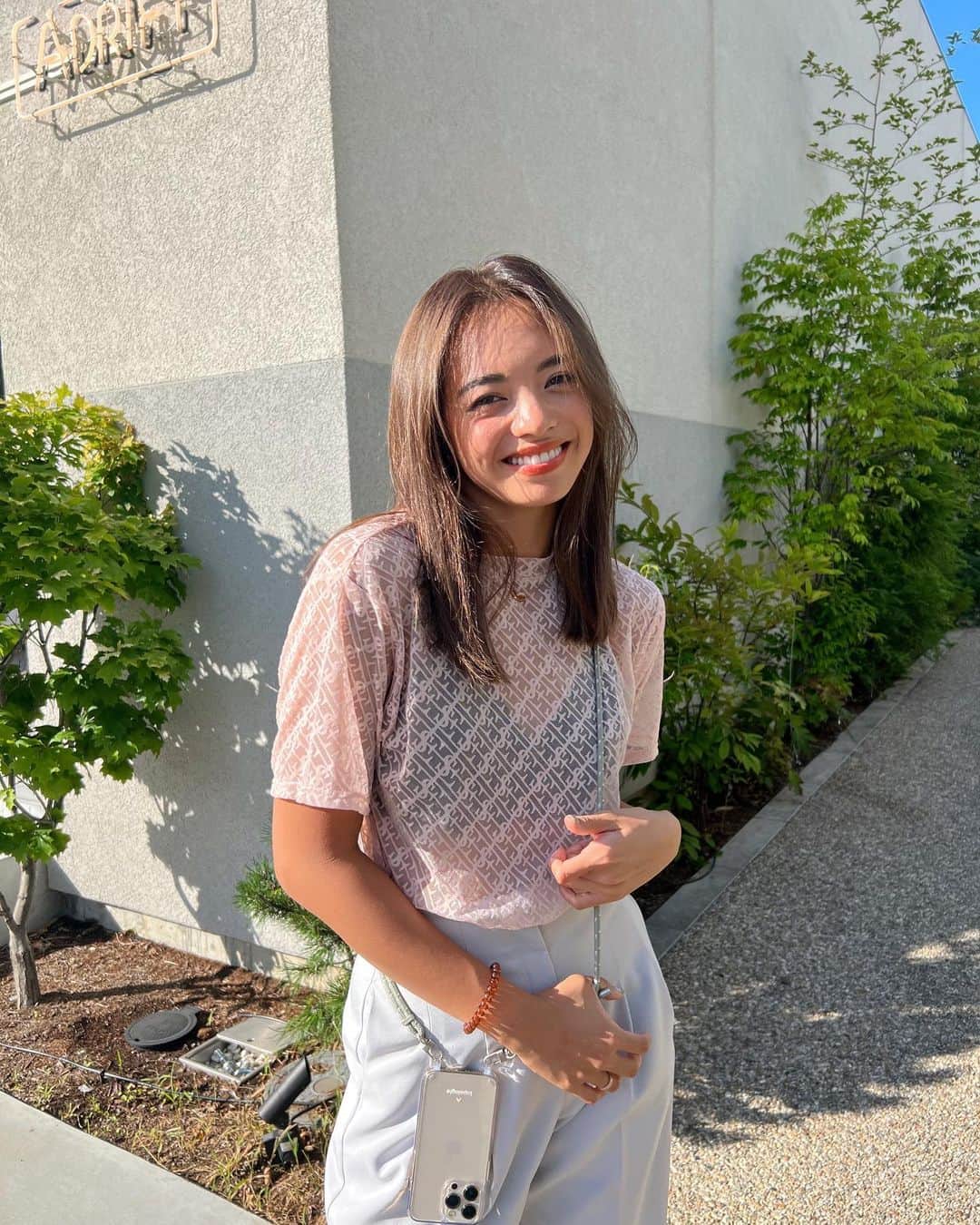 太田モニカのインスタグラム：「あーーっという間に夏が終わってく🥲 . . 久々の投稿でした♡ 最近いろんな曲聴いてるんだけど みんな通勤、通学何聴いてるの〜？ オススメあったらおしえてほしいな☺︎ . . #gm #ootd #fashion #japan #japinha  #monika #monikalifestyle  #eimy #eimy_ootd  #topologie #iphonecase #fitnessinstructor」
