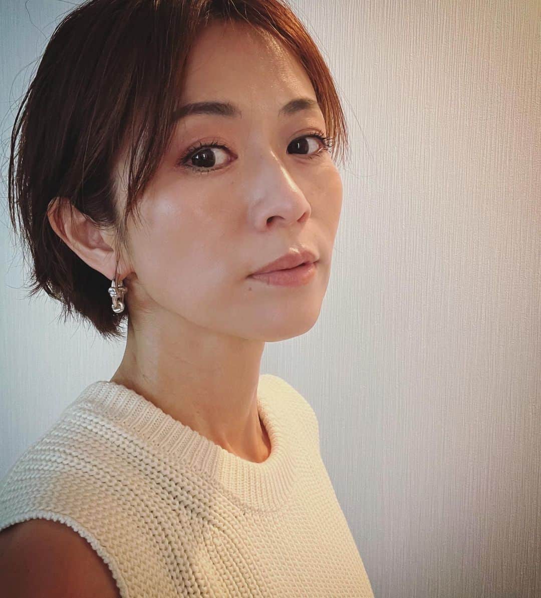 畑野ひろ子のインスタグラム：「これから準備を始めていく、チャレンジの仕事。この出会いに感謝しつつ、楽しみながら頑張ろう。不安に思うより、楽しもう！と心がけて😅 このピアスは、繋がりを意味するデザインなので、素敵なピアスにもあやかれますように😌💎」