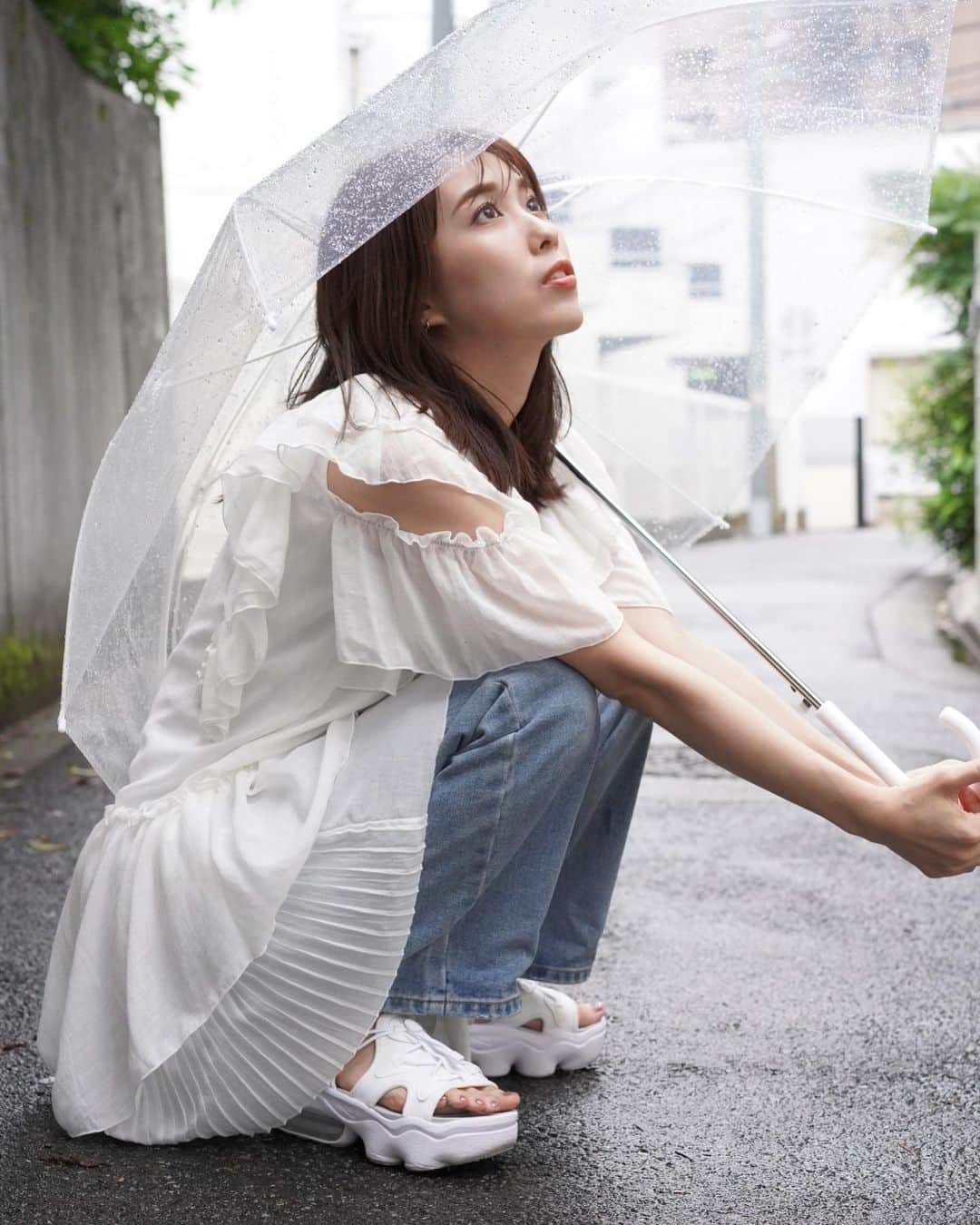 秦瑞穂さんのインスタグラム写真 - (秦瑞穂Instagram)「. 今週ずっとこんな感じのお天気かなー？☔️  ロケもあるし晴れ女発揮できますように🔥  気温は過ごしやすくて最高だけどね😋✨  みんな春夏秋冬どれが好きー？？  .  #秦瑞穂 #follow #me #followme #japanesegirl #asiangirl #japan #tokyo #粉我 #偶像  #フォロー #フォローミー #ポートレート #写真  #被写体」8月30日 12時59分 - hatamizuho