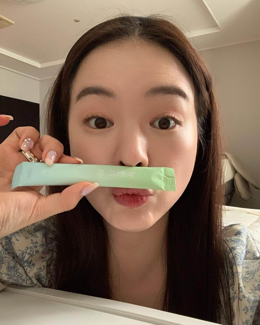 ハヌルさんのインスタグラム写真 - (ハヌルInstagram)「굳모닝💚 다들 오늘아침도 늘씬자피🐲때문에 시원~~한 아침 되셨을까요!!!!  저도 오늘 촬영하고 점심먹기전에 셀카 한번 남겨봤어용💚💚💚  늘씬자피 내일까진거 아시죠?🐲 아직 안드셔보신분들!!! 한박스만이라도 드셔보시는거 추천 ㅠㅠㅠ 매일 아침이 가벼워져요😺😺  또 곧 추석! 다들 과식하게 되니까 #늘씬자피 필수템!!!! 꼭 챙겨주세요!」8月30日 13時29分 - haneulina