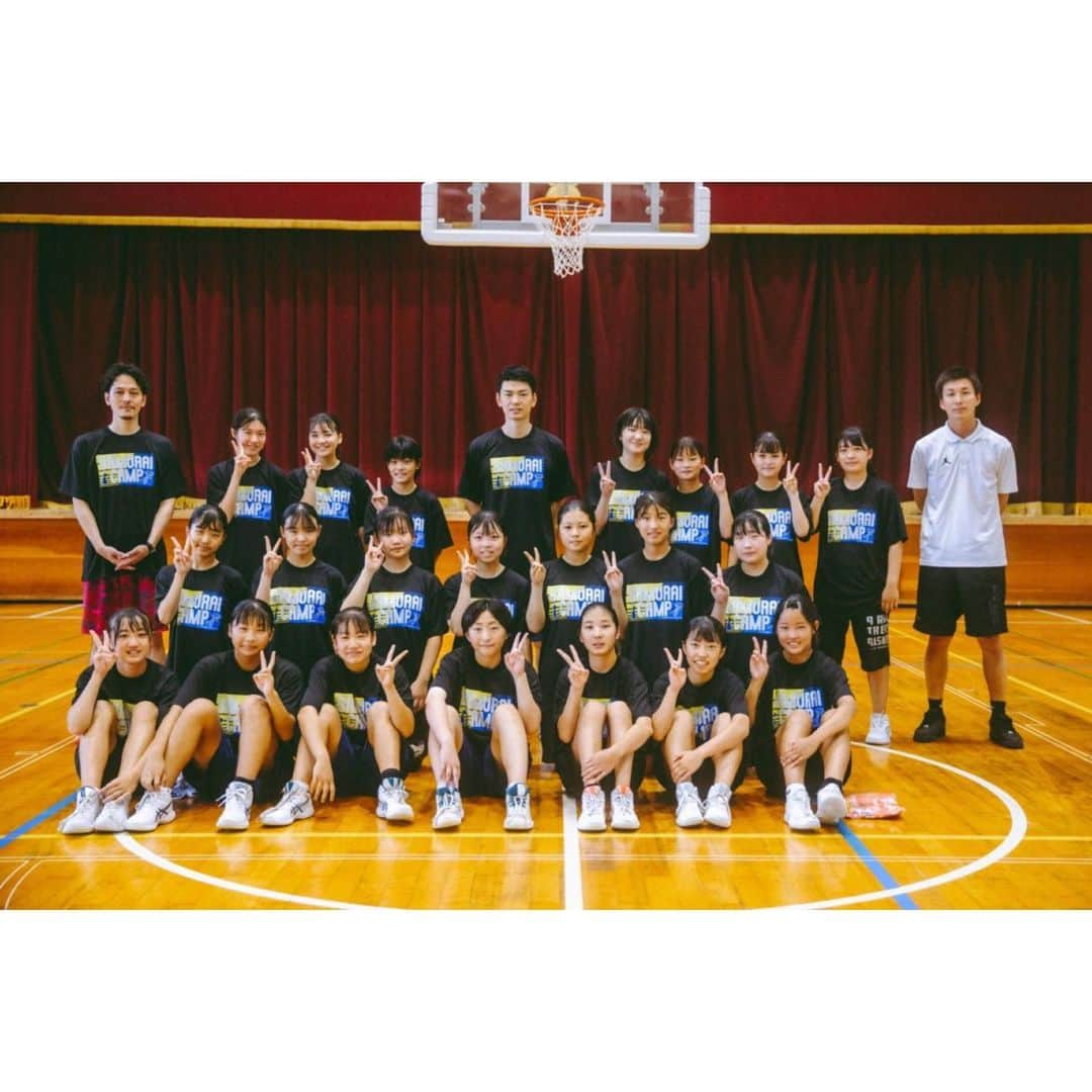 石井講祐さんのインスタグラム写真 - (石井講祐Instagram)「🏀 SAMURAICAMP2022🏀 @船橋市立船橋中学校 母校で開催！ 部活再開初日という事もあり、エネルギーを持って取り組んでくれました！ 早い年代からいろんなトレーニングに触れてほしいと思い、今回は僕が普段やっているビジョントレーニングも体験してもらいました！ 後輩達の活躍を期待しています👍 参加いただいた皆さん、ご協力いただいた皆さんありがとうございました😊 📸　@moto_graphys  👕　@b_funabashi  👟　@asics_japan  🤝 @ryuki_oonoki  @vtlab_visiontraininglab  #サムライキャンプ #SAMURAICAMP #石井講祐  #シュート力アップ」8月30日 13時39分 - ishiikosuke