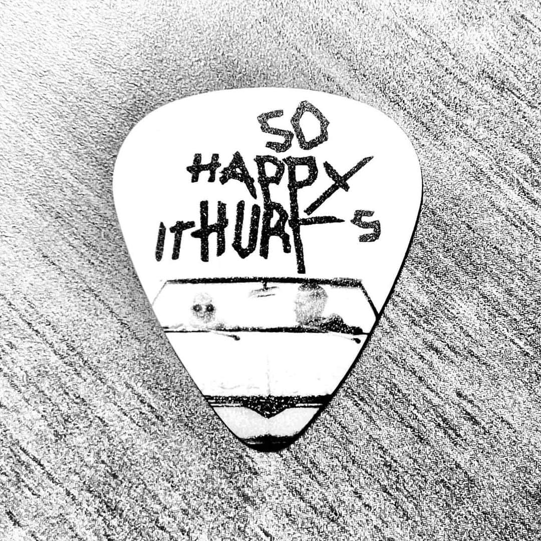 ブライアン・アダムスのインスタグラム：「So happy it hurts, so glad it’s outrageous…」