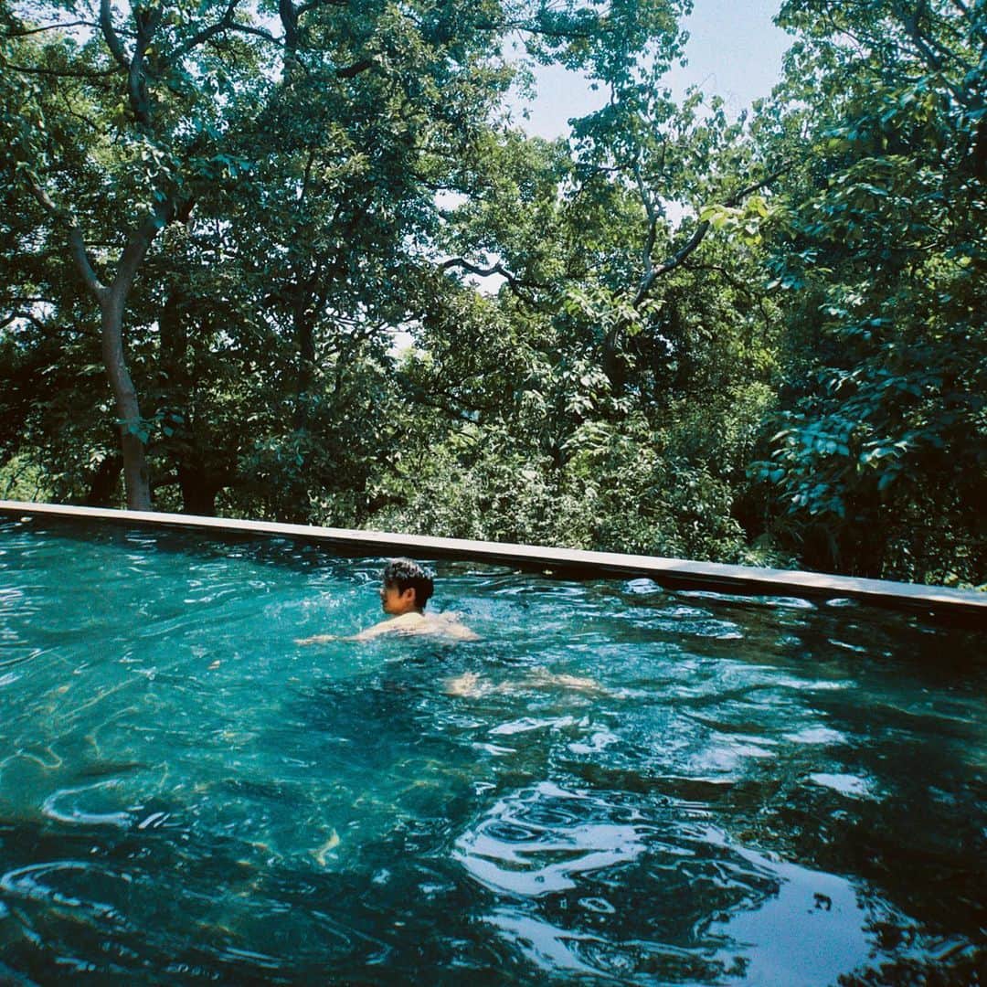 ジャスパー・リューさんのインスタグラム写真 - (ジャスパー・リューInstagram)「最近這天氣，就想游泳或是爬爬山。或找個地方看本書也真的是不錯」8月30日 14時29分 - ryu19860812