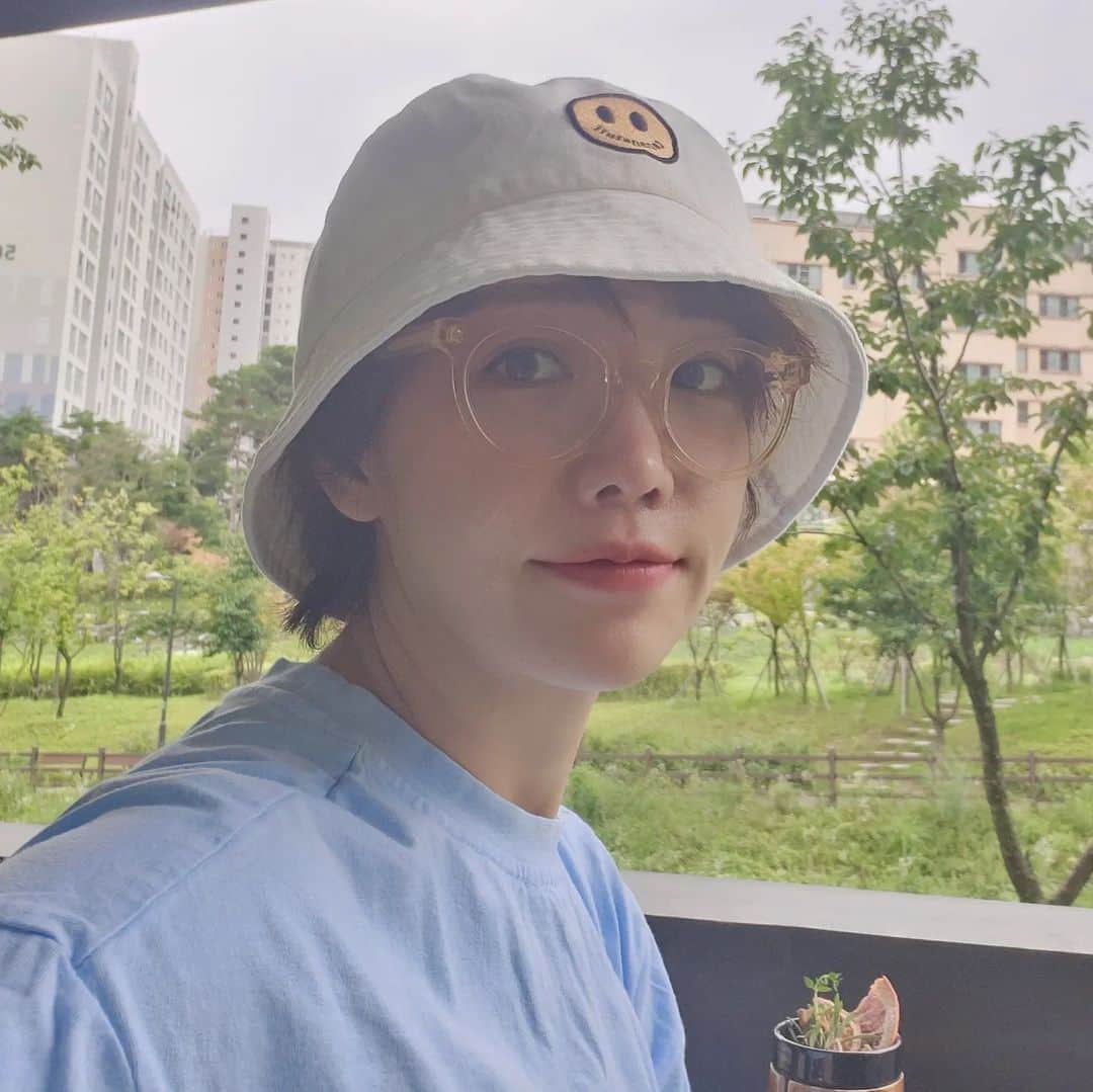 のインスタグラム：「산책하기  #이유리#새로운시작🌱」