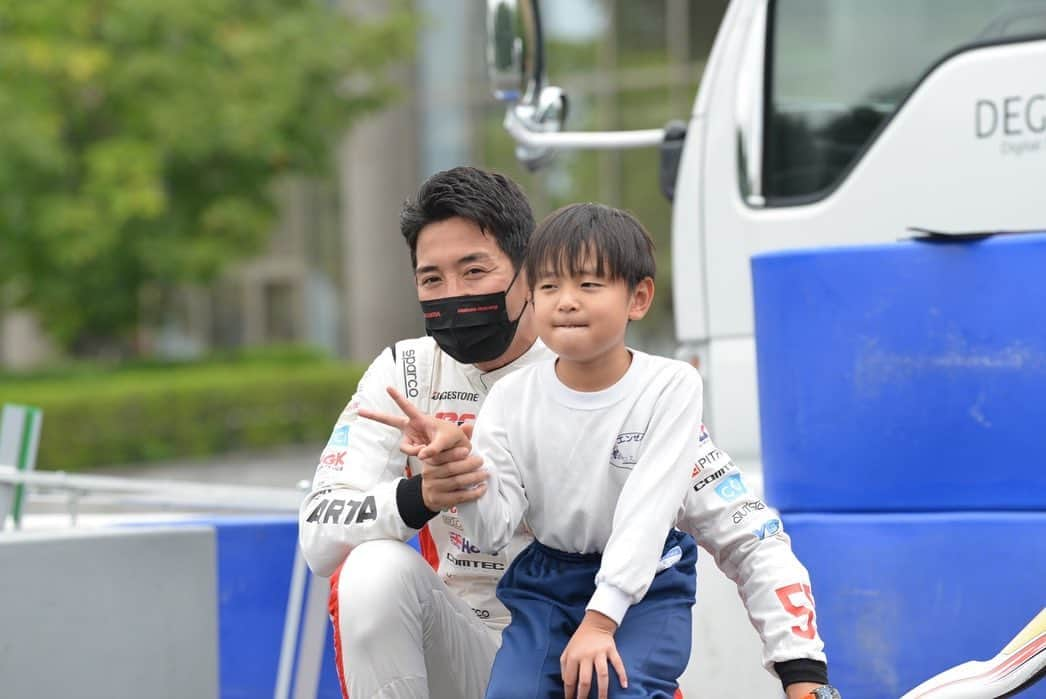 武藤英紀さんのインスタグラム写真 - (武藤英紀Instagram)「埼玉工業大学さんの敷地をお借りして、エンゼル保育園年長さんに向けてカート教室を実施してきました。 若者の車離れと言われる時代に自分で操作する事で何かを感じて欲しいという想いで企画しました。今回はご協賛頂いたバイオ燃料を使用してのイベントでした！園児のみんなの笑顔が何より嬉しい。関係者の皆様、本当にありがとうございました！目標は全国の子供に乗ってもらう事です^_^ やがて来る自動運転の時代にも自らが運転するという選択肢を残してくれる、そんな未来があったら良いなと想います。  @degimo.rs @no.motion2021 @bear_racing_service  @saitama_instituteoftechnology #エンゼル保育園 #社会福祉法人かつみ会」8月30日 18時02分 - hide_muto106