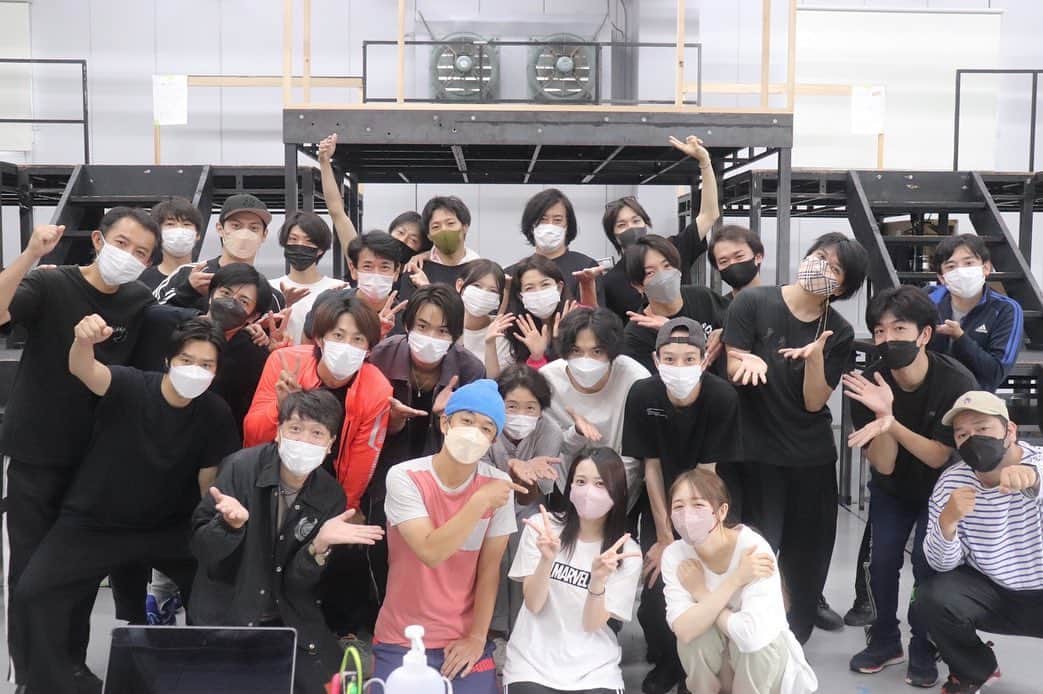 小笠原健のインスタグラム：「舞台『WORLD』  新宿はスペースゼロにて  ３日から開幕‼️‼️  熱い２時間半の刑事ドラマです‼️」