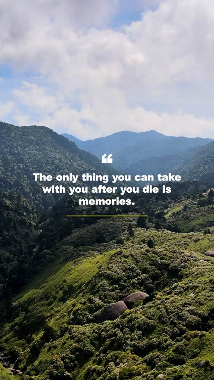 Ryoyaのインスタグラム：「Can you get rid of everything you have in your house right away with no regret? The only thing you can take with you after you die is memories. Let your brain focus on what you do, not things.  所有しているもの全てを今すぐに何の後悔もなしに手放せますか？ 死んだ後に持っていけるのは記憶だけ。 モノではなく、もっと「何をするか」にフォーカスしてみましょ🙋  #gratitude #love #zerostress #mindfulness #motivation #confidence #自己啓発」