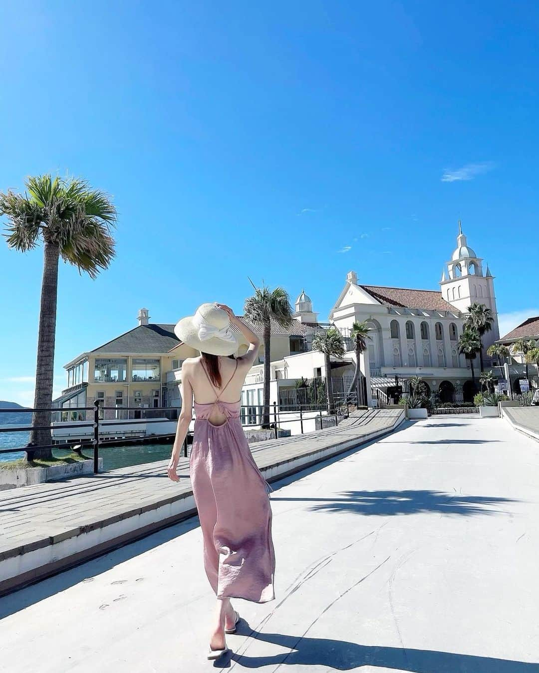 森田由乃のインスタグラム：「_ 気付いたらひさしぶりになってしもてた( ´•ᴗ•ก)👒 . . 夏が終わっちゃう前に フォルダに残ってた夏の思い出ぽちぽち 消化させてくださいな👡🐚💭 . . . . . . #シーサイドももち海浜公園#ももち浜#福岡旅行#福岡 #福岡観光#夏コーデ#リゾートワンピ#ロングワンピース#麦わら帽子#麦わら帽子コーデ#海コーデ#海岸沿い #snidel#eimyistoire#fukuoka」