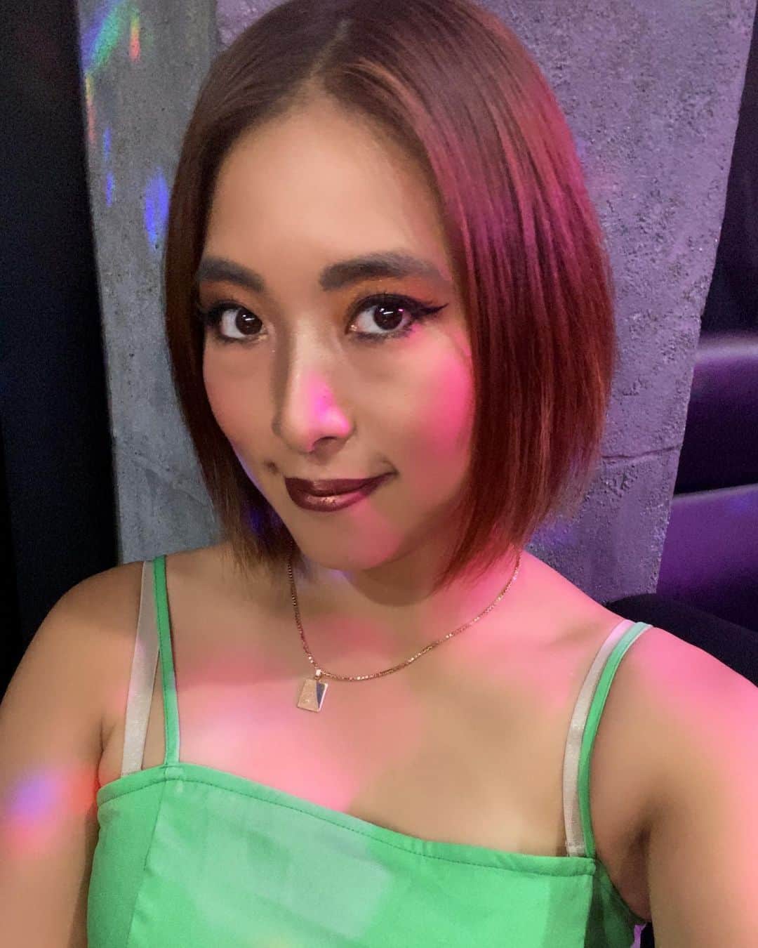 HARUMIのインスタグラム：「皆様お久しぶりです🙋🏽‍♀️ 私は元気です🏝w  髪の毛バッサリ切ってスッキリしました💇🏽‍♀️  相変わらずにマイペースに投稿致します📸  投稿は少ないですが…これからも優しい眼差しで見守ってください🥹  また新しいこと始めたからもぉちょっとしっかりと準備できたらこちらでもupさせて頂きます🤘🏾  それではまたそのうち〜🙋🏽‍♀️ adiós👐🏾  #gogopole #gogodance #dancer #gogodancer #yogainstructor #poledancer #dancerharumi #踊るトレーナー #写真 #photography #photo #撮影 #撮影モデル #作品撮り #モデル #model #shooting」
