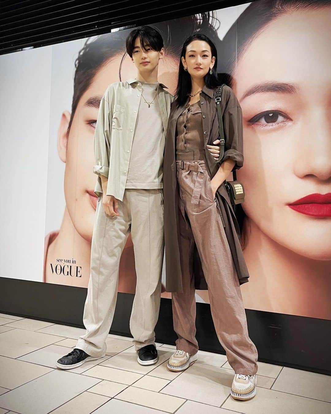 のインスタグラム：「⁡ 表参道駅に行ってきました❤︎ @akitsugu.t ⁡ @voguejapan  @DIORBEAUTY  ⁡ Styling @shun_watanabe Hair&Makeup @harukadebeau ⁡」