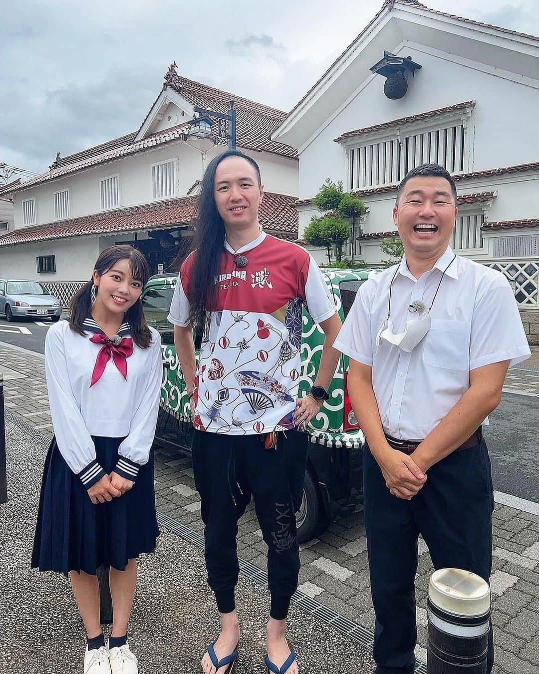 八幡美咲のインスタグラム：「みなさん 【正社員プロゲーマー】ってご存知ですか？  収入は？ 賞金は？ 普段正社員としてのお仕事は？ などなど☺️  正社員プロゲーマー の実態に迫ってきました🎮.*˚  今回潜入したのは 去年、東京から広島へ拠点を移した 「広島TEAM iXA」！  私の小学生の妹も 将来の夢は実はゲーマーなんです☺️🤍 妹にこの番組を見せてあげたい。。  あす8月31日(水)深夜0時15分～放送です🥰  写真の真ん中にいらっしゃる方は 会社の代表、板垣護さん🌸 足元に注目してください🇯🇵  なんと、、、下駄☺️  この間行われた ラスベガスの世界大会でも 下駄で参戦したらしいですよ(⑉• •⑉)  そんな ラスベガスで行われた世界大会の 様子もたくさん伺っています🫶🏻  お時間許す方 良かったらご覧下さい(⑉• •⑉)  #プロゲーマー #ストーム久保さん #MC #中島尚樹 さん  YouTubeにて見逃し配信有✨」