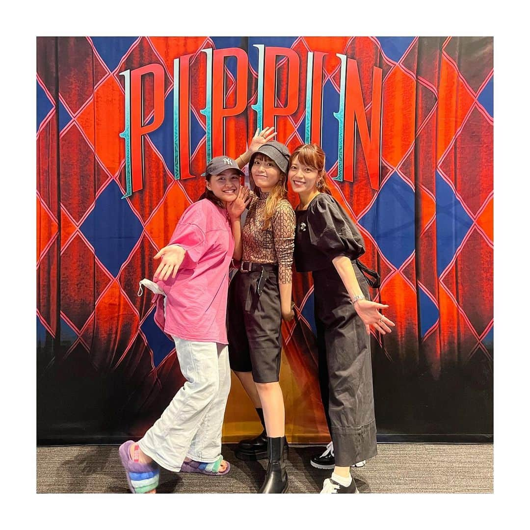 三谷紬さんのインスタグラム写真 - (三谷紬Instagram)「* ねお有華コンビと 『PIPPIN』見てきました🎪❤︎ 物語はもちろん、アクロバットやマジックと 驚きも多く終始目を離せない！！ 夢のような時間を過ごしました🥺❤︎ やっぱり観劇は感性を磨かれるような気がして 本当に良いな、と思いました🫶🏻 * #pipin#ピピン#ミュージカル#musical#あるある土佐カンパニー#ねお#有華#観劇#感激#サーカス#circus#ブロードウェイ#ブロードウェイミュージカル#仲良し#3人組#テレビ朝日#アナウンサー#三谷紬」8月30日 22時13分 - mitani_tsumugi