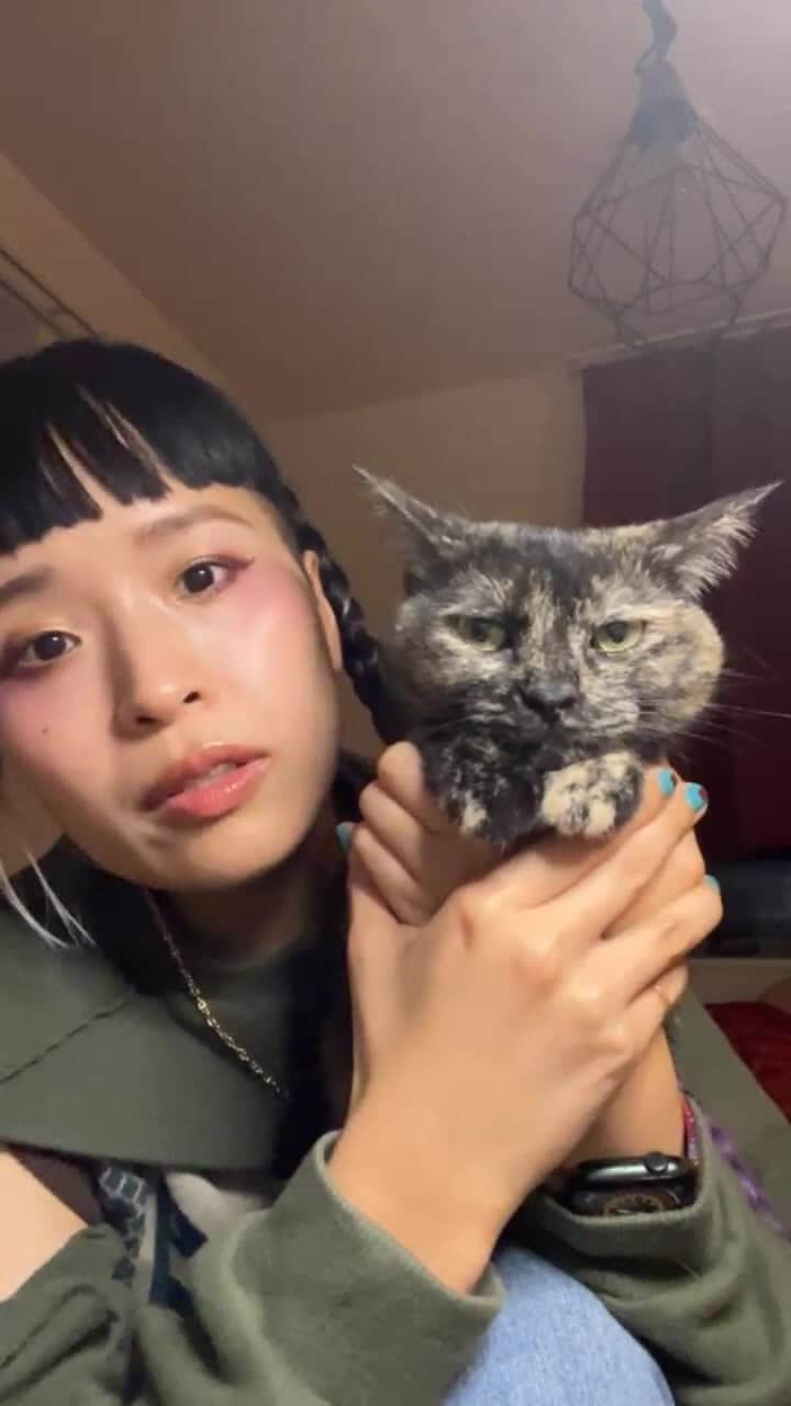 小春のインスタグラム：「新曲リリースされるヨ」