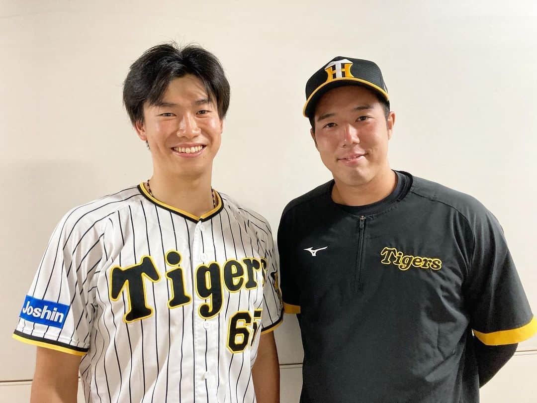 阪神タイガースさんのインスタグラム写真 - (阪神タイガースInstagram)「今日の勝利の立役者！雨にも負けず、7回無失点で試合を作った青柳選手と、8回を三者凡退に抑え2勝目をあげた湯浅選手です！ #青柳晃洋 選手 #雨柳さん  #湯浅京己 選手 #2勝目  #阪神タイガース  #イチにカケル！」8月30日 22時50分 - hanshintigers_official