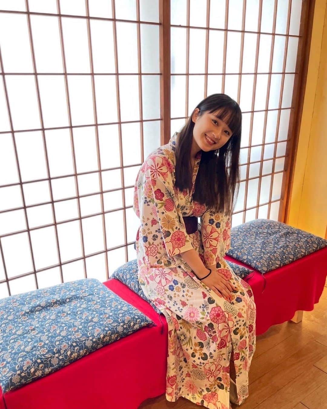 桜井美里のインスタグラム：「8月も終わりだね！  浴衣着て花火とかお祭りは行けなかったけど 家族旅行で浴衣着れたから満足☺️   みんなの夏の思い出は？   #夏休み  #家族旅行」