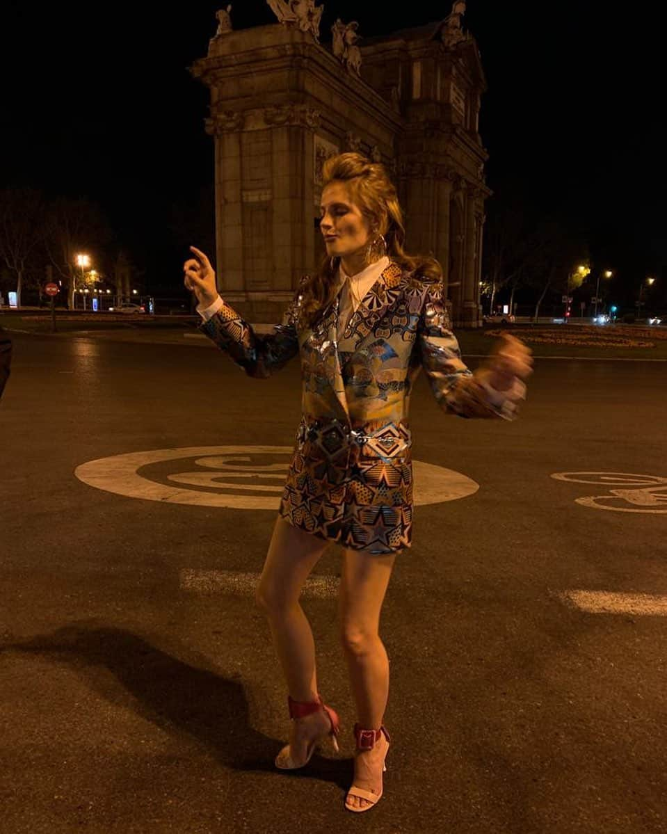 スタナ・カティックさんのインスタグラム写真 - (スタナ・カティックInstagram)「Throwin’ it back to a little nighttime dancing in the streets in Spain. What I wouldn’t give to be able to do this again…   Keep your eyes peeled. 👀👀 Got something fun coming up for Spanish & Portuguese #Absentia fans. #AXNNow  ❤️S  @axn_espana @axnpt #Spain #Portugal #DancingInTheStreets」8月31日 2時44分 - drstanakatic