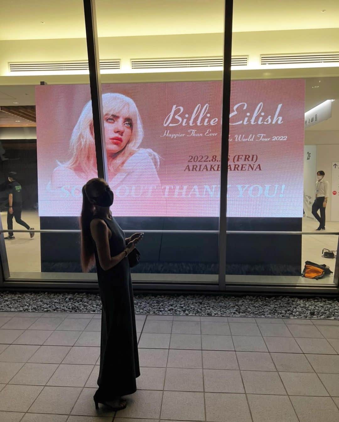 あびる優のインスタグラム：「@billieeilish さんライブ✨ とても感動して一瞬に感じました🥰 記念撮影したつもりが、 がっつり逆光だった😮🫠  #billieeilish#live#ビリーアイリッシュ#😊」