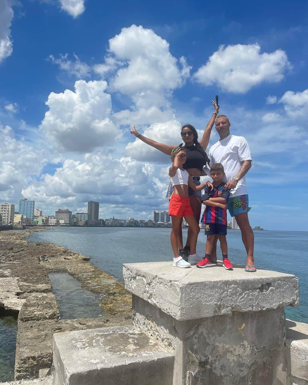 アレクシス・ルアーノさんのインスタグラム写真 - (アレクシス・ルアーノInstagram)「Cuba 🇨🇺 2022 con mi familia y mi gente ❤️🤗」8月31日 3時48分 - alexis_ruano_2