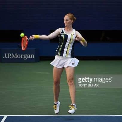 アリソン・バン・アイトバンクのインスタグラム：「First time on Ashe and first win 💪 thank you team to get me ready for this one, means a lot to me ❤️ @vermeirenemilie @ann.devries.y @robindhoe @jens.dd @evamaenhout thanks @yana_sizikova for the hits on ashe and @kirstenflipkens for the support. Let's fo for more 💪」