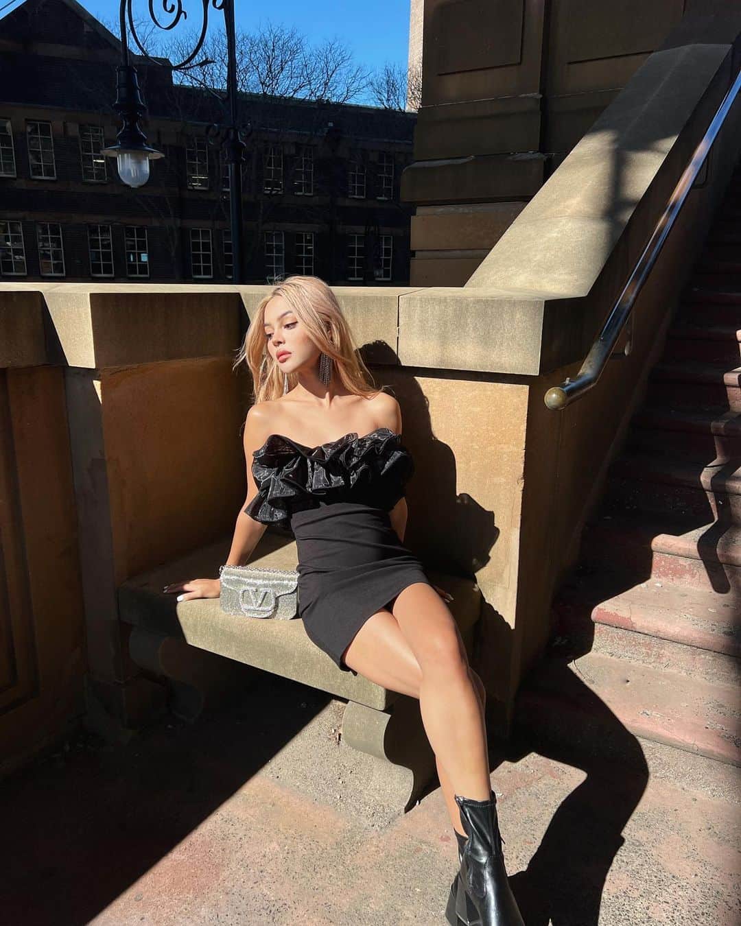 リリーマイマックのインスタグラム：「Little black dress but make it flashy @showpo the new homecoming range is out! Use my discount code LILY15 🖤 #Showpo」